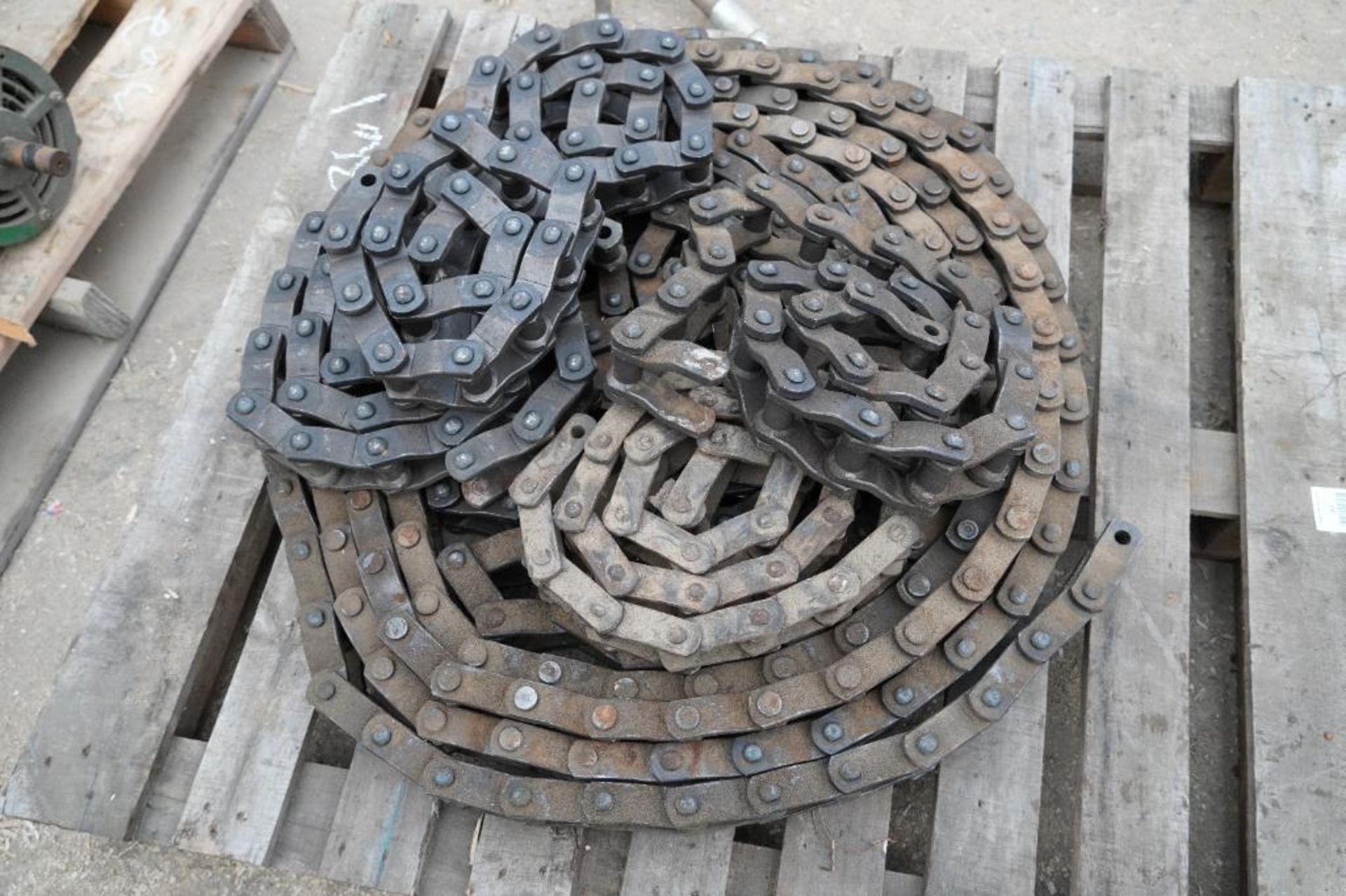 Pallet of Chains - Image 2 of 2