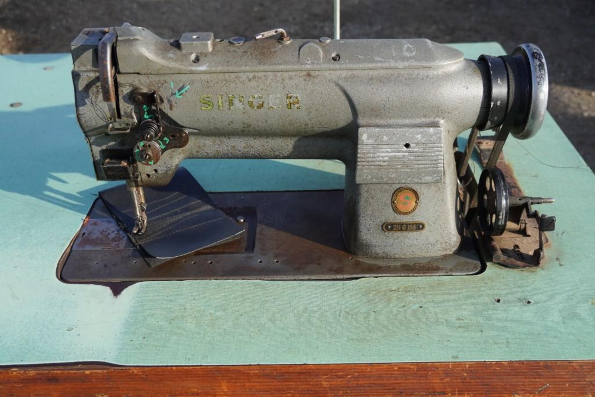 Singer Industrial Sewing Machine - Image 4 of 23