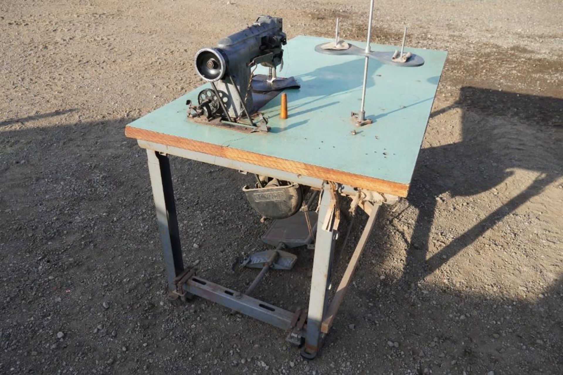 Singer Industrial Sewing Machine - Image 2 of 23