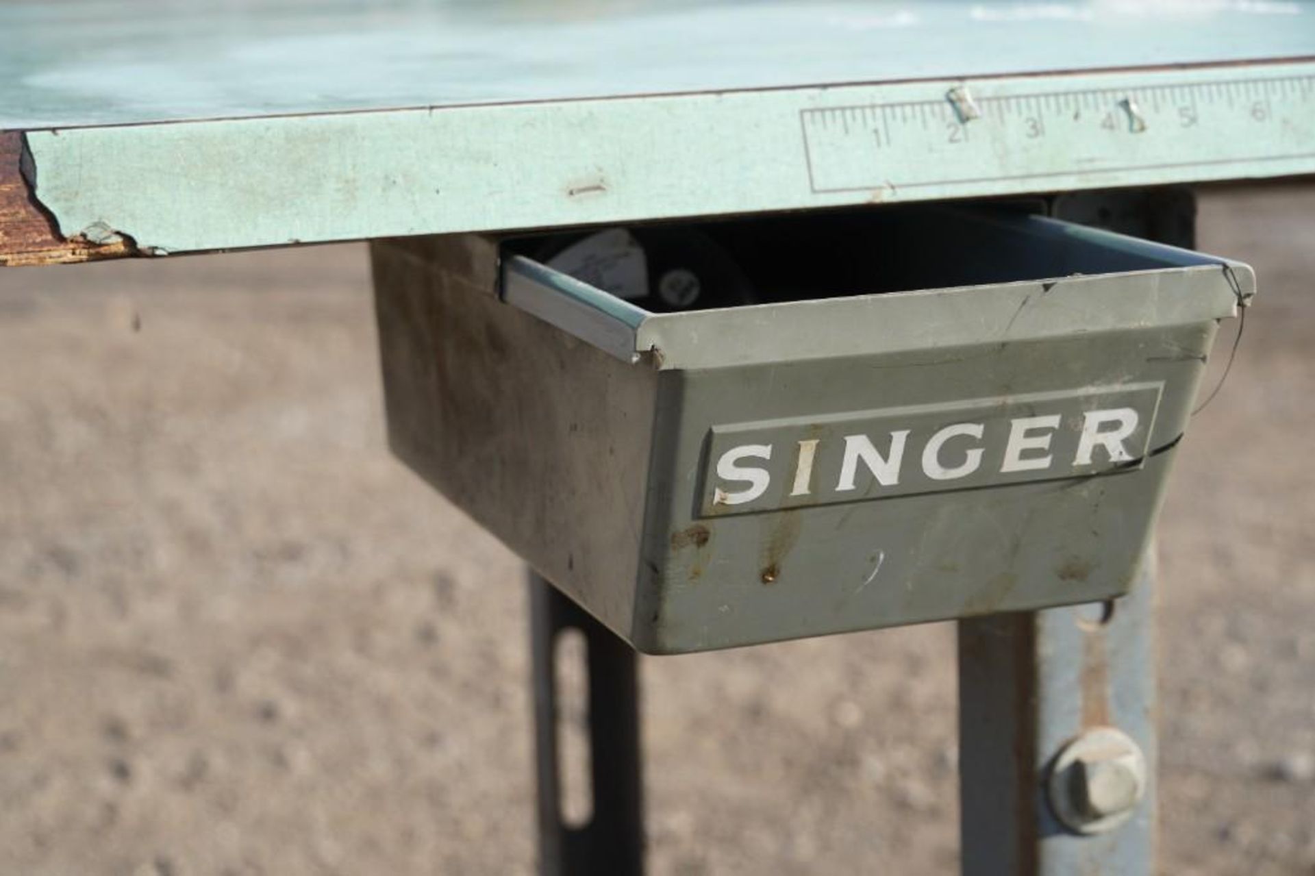 Singer Industrial Sewing Machine - Image 15 of 23