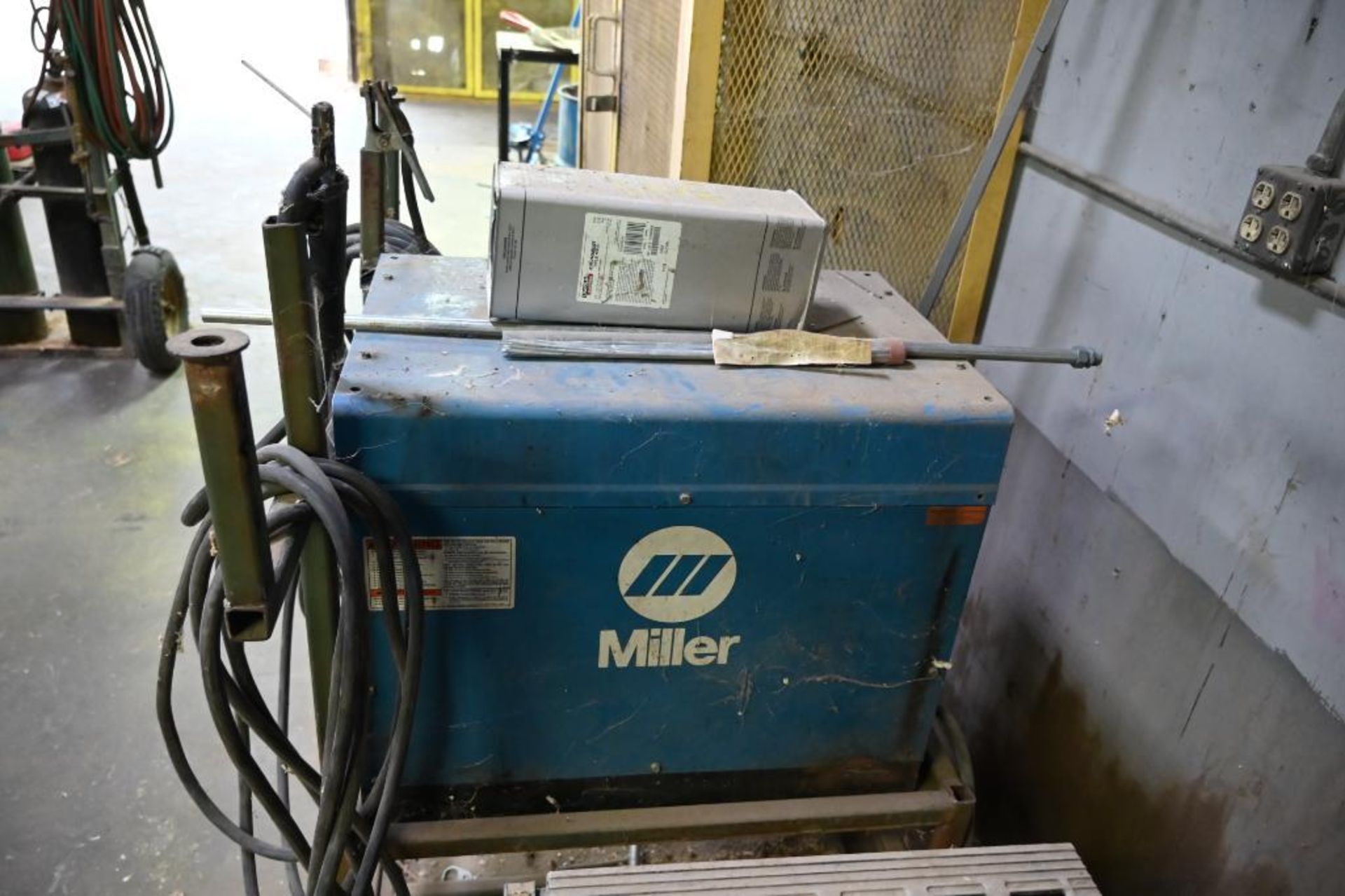 Miller Dialarc 250 AC/DC Welder - Image 4 of 17