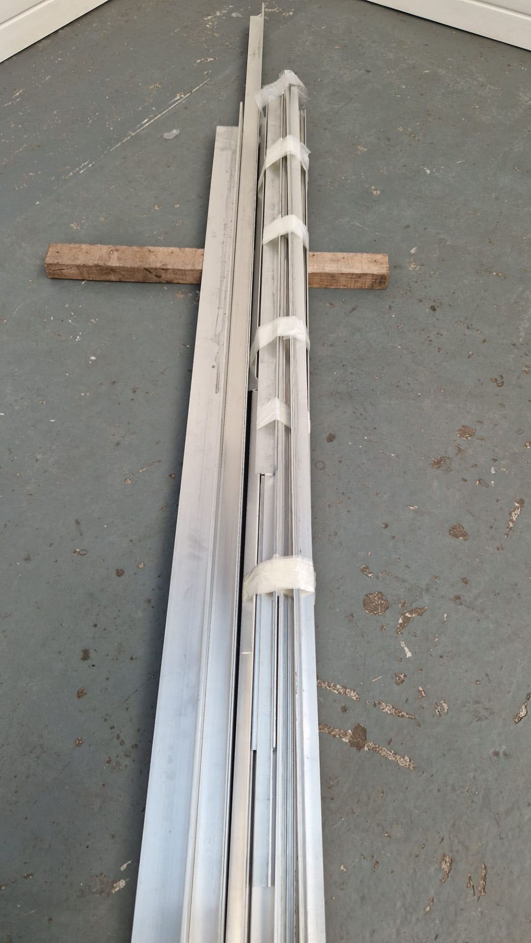 Approx 20 x Length of Aluminium 'L' Shape Angle Plate. Various Lengths & Sizes. - Image 2 of 5