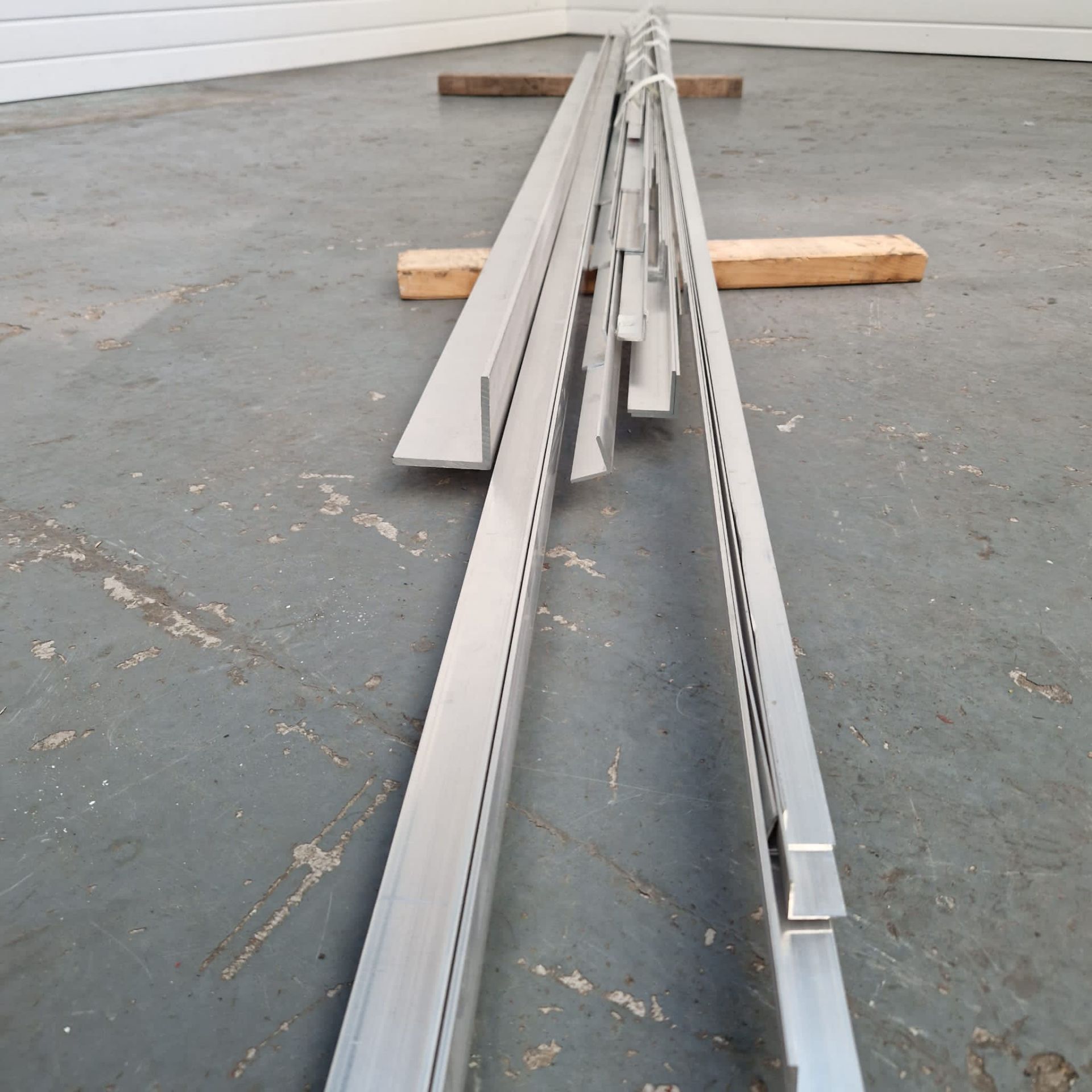 Approx 20 x Length of Aluminium 'L' Shape Angle Plate. Various Lengths & Sizes. - Image 4 of 5