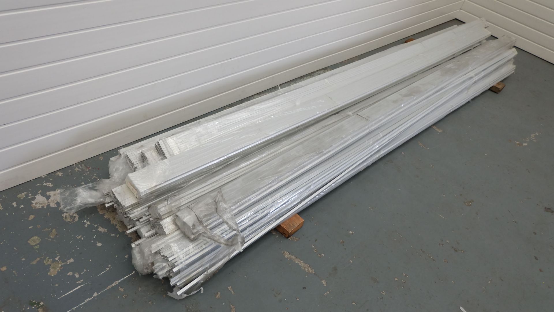 Quantity of Aluminium Extrusion. Size 15mm x 8mm. Length 3000mm. - Image 2 of 5