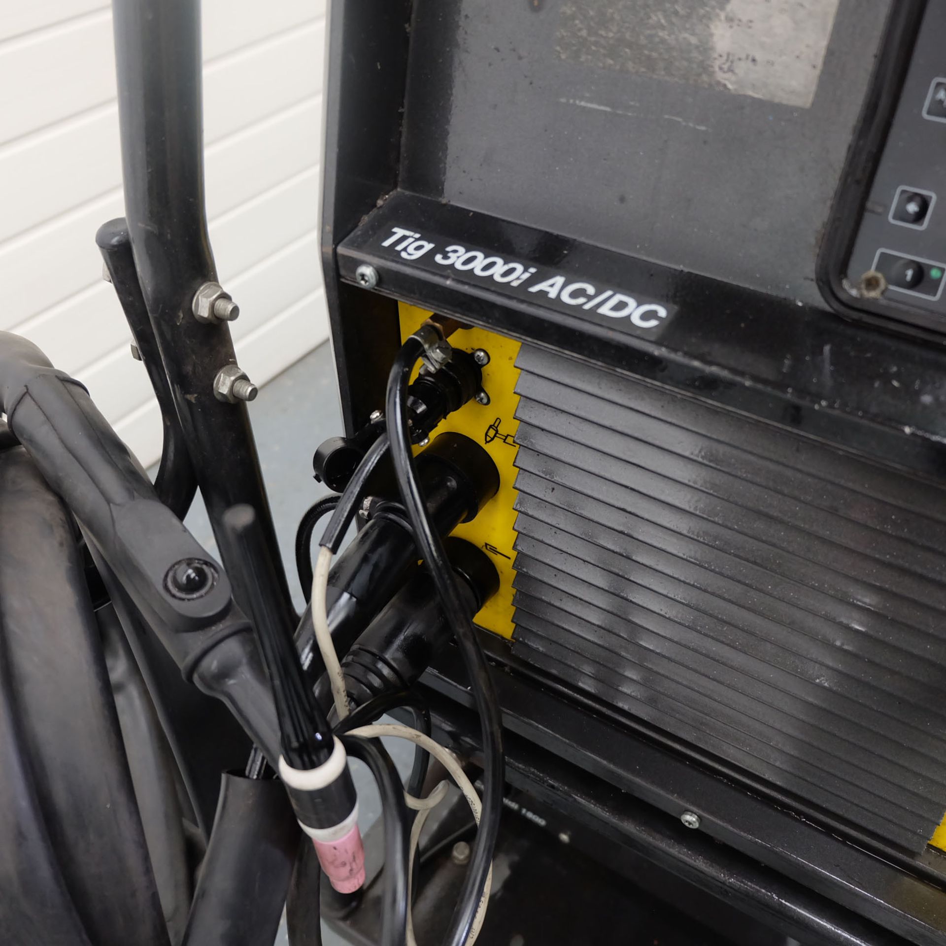 ESAB Tig 3000 I AC/DC Water Cooled Tig Welder. - Image 5 of 9