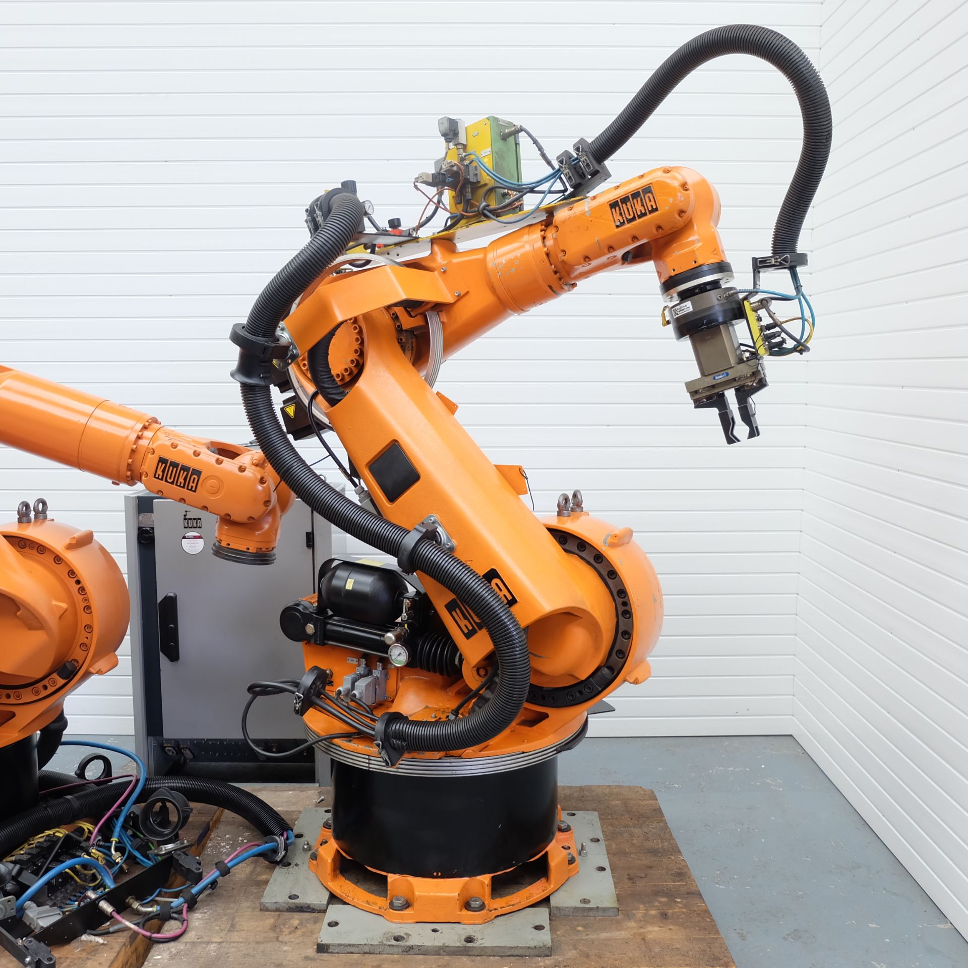 2 x Kuka Type KR125 6 Axis Robotic Arms. - Image 2 of 35