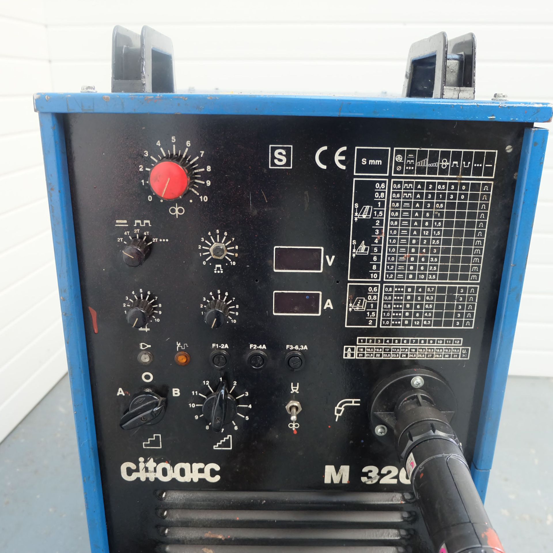 Oerlikon Citoarc M320C Mig Welder With Integral Wire Feed. - Image 2 of 9