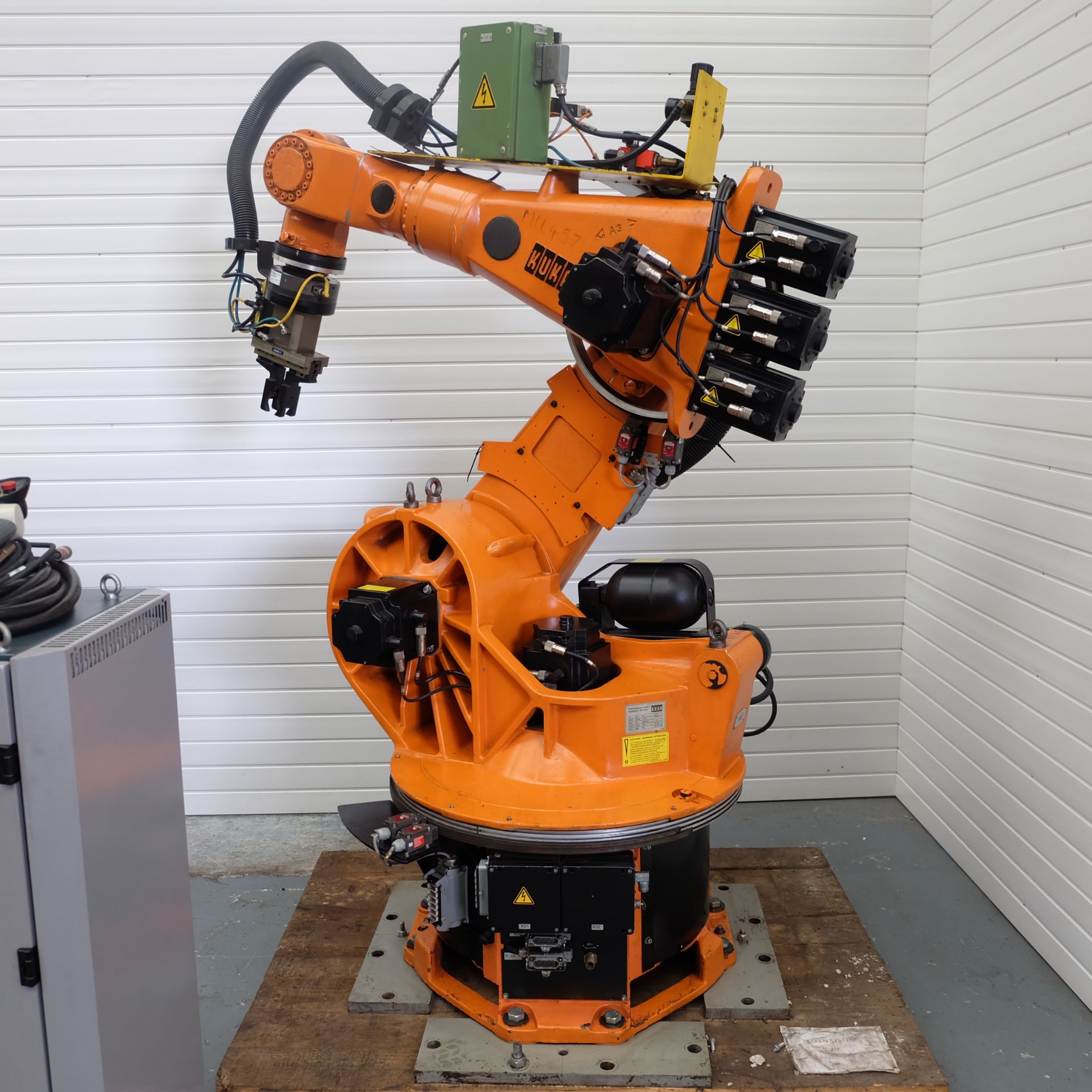 2 x Kuka Type KR125 6 Axis Robotic Arms. - Image 3 of 35