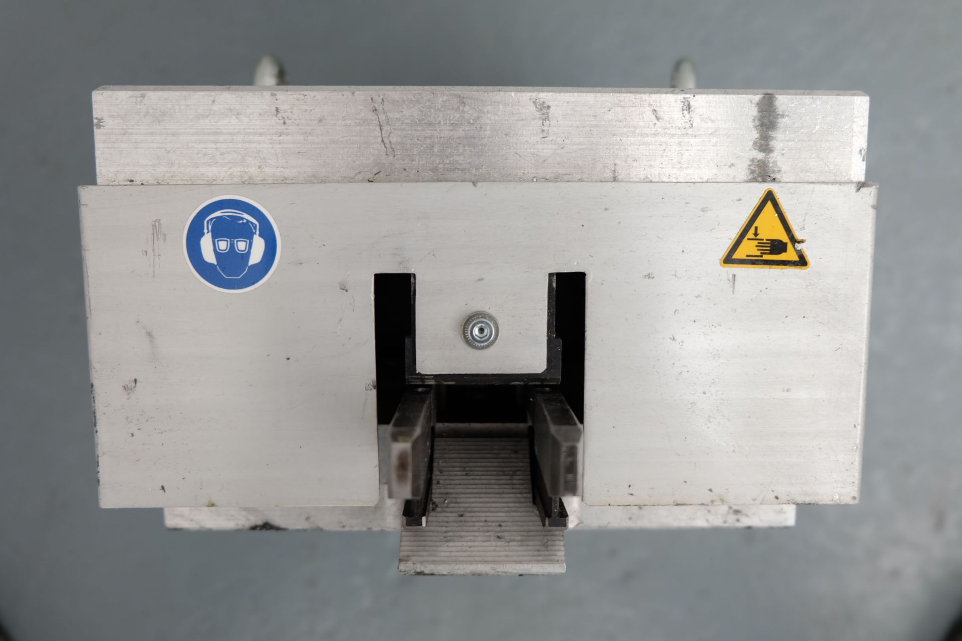 Mecan Outil Aluminium Press Tool. Ref: 1A541600. Year 2018. 140mm Column Centres - Image 4 of 4