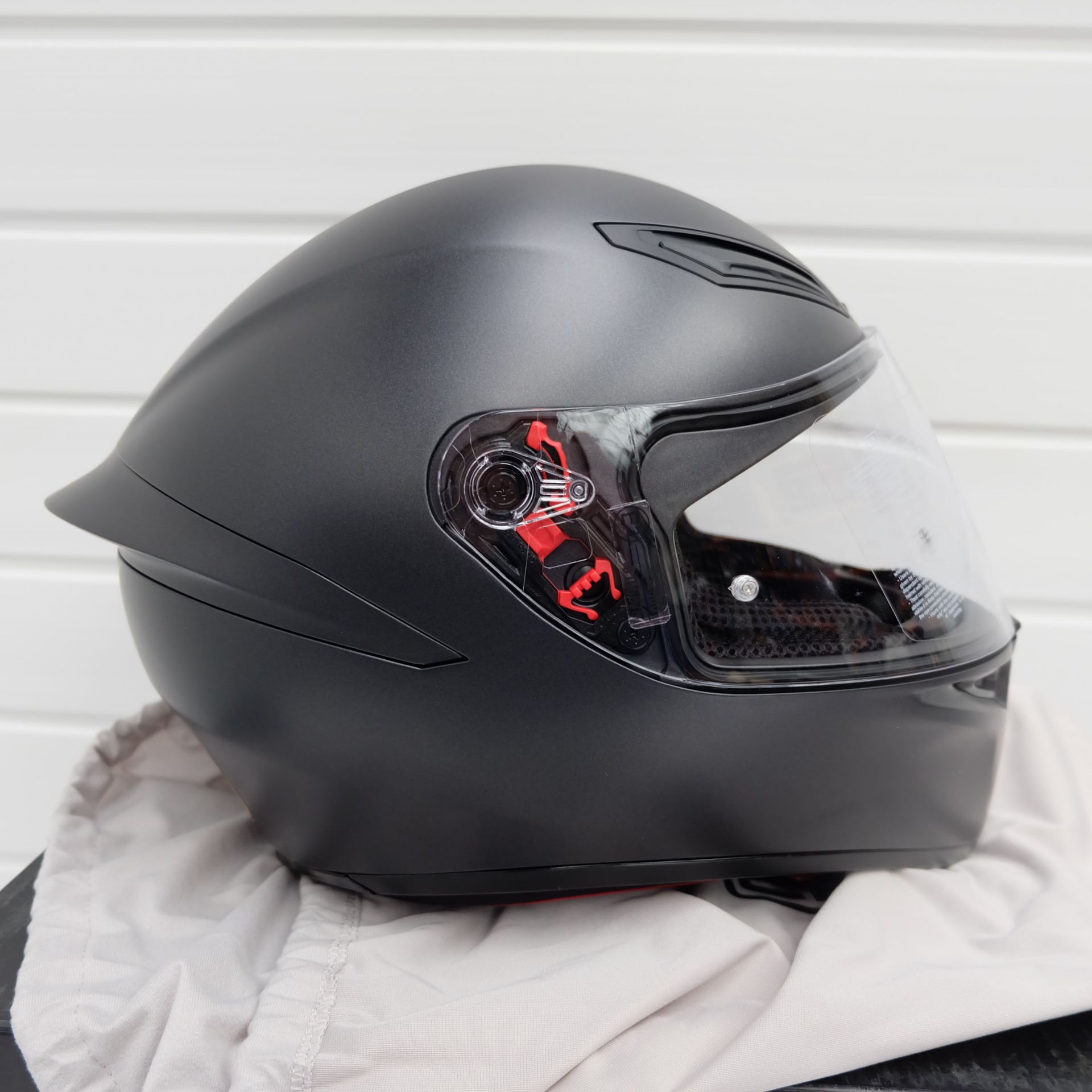 AGV K1 Full Face Helmet Matt Black Size Medium Small - Image 6 of 13