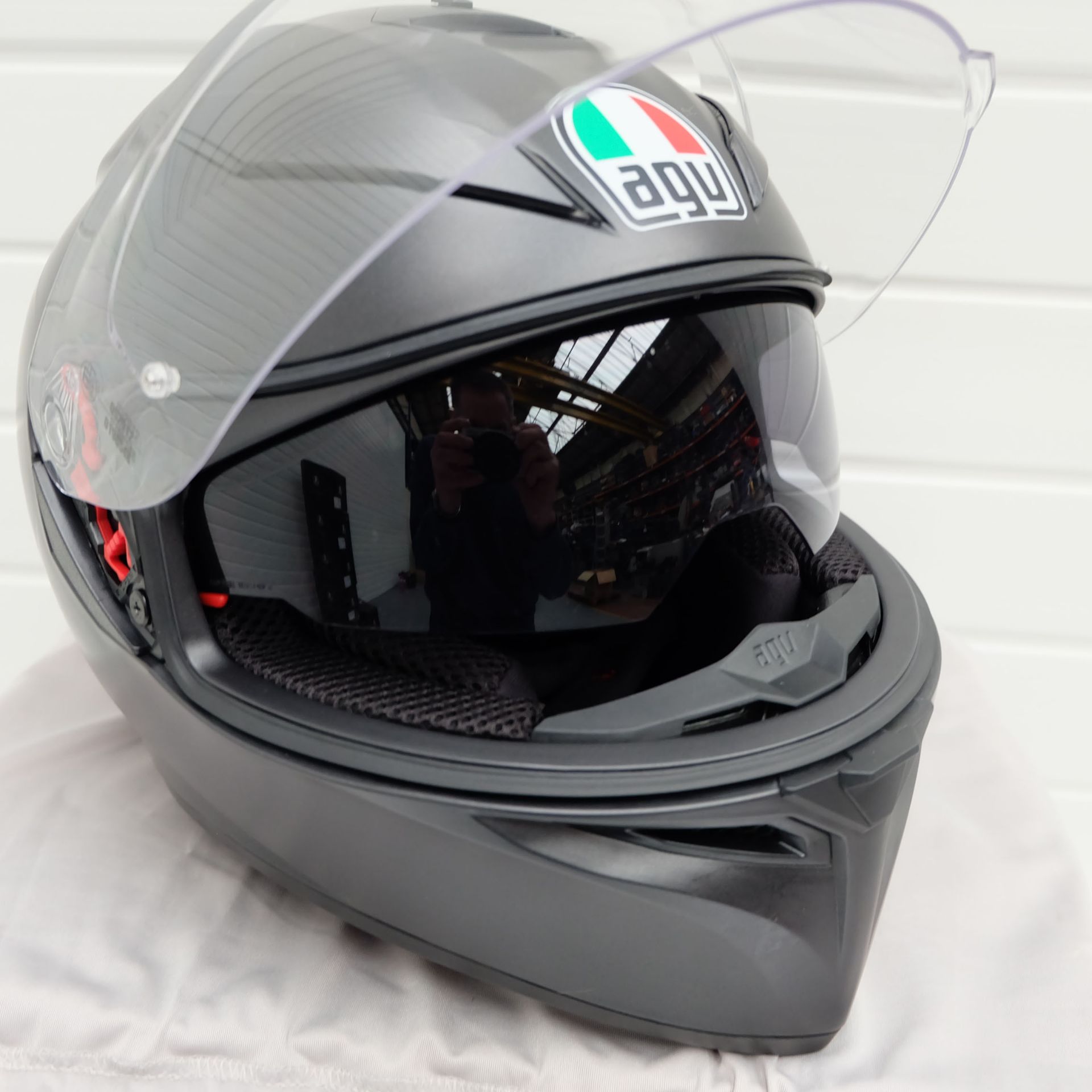 AGV K3 SV-S Full Face Helmet Matt Black Size Medium Small (Chin Missing/Visor Scratched) - Image 4 of 9