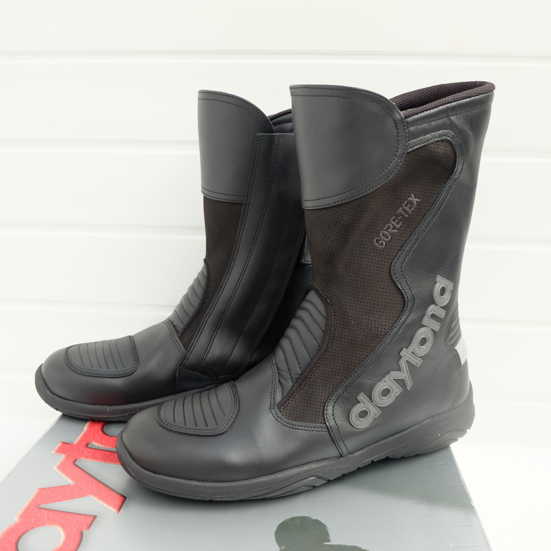 Daytona Spirit Gore-Tex Waterproof Leather Boots SIZE 44 - Image 2 of 6