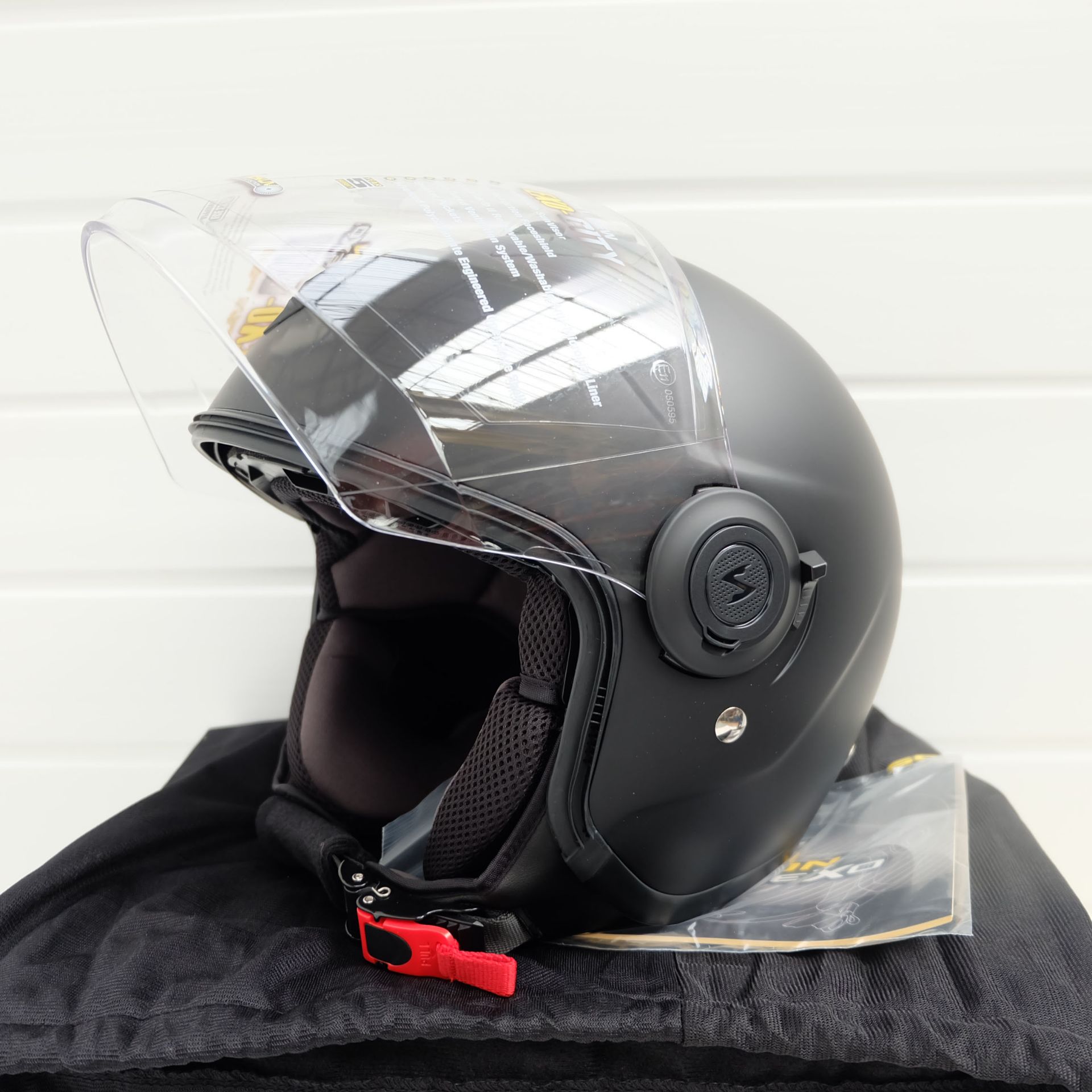 Scorpion EXO-City Solid Helmet (Matt-Black) Size Medium - Image 4 of 8