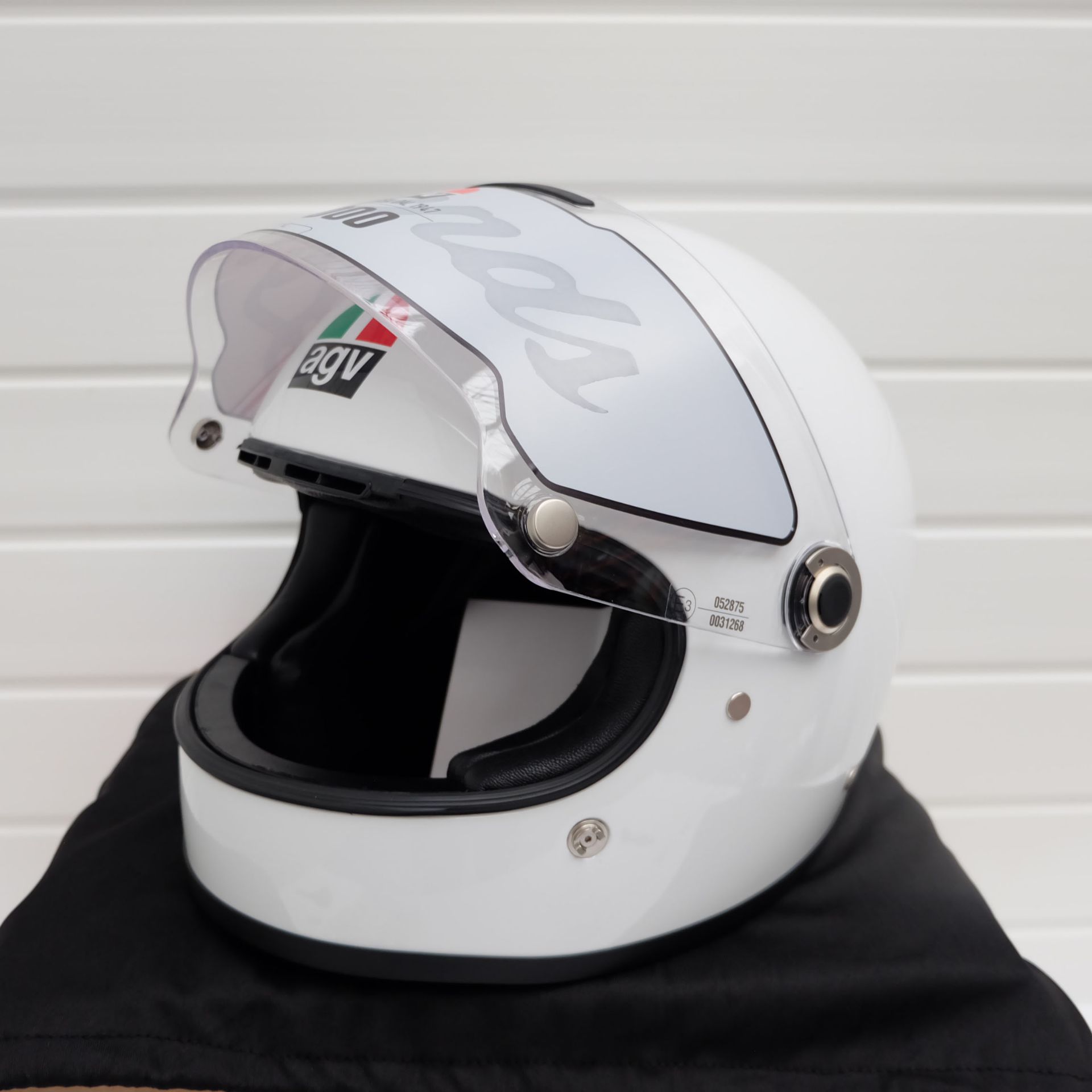 AGV X3000 Full Face Helmet White Size XL - Image 3 of 9