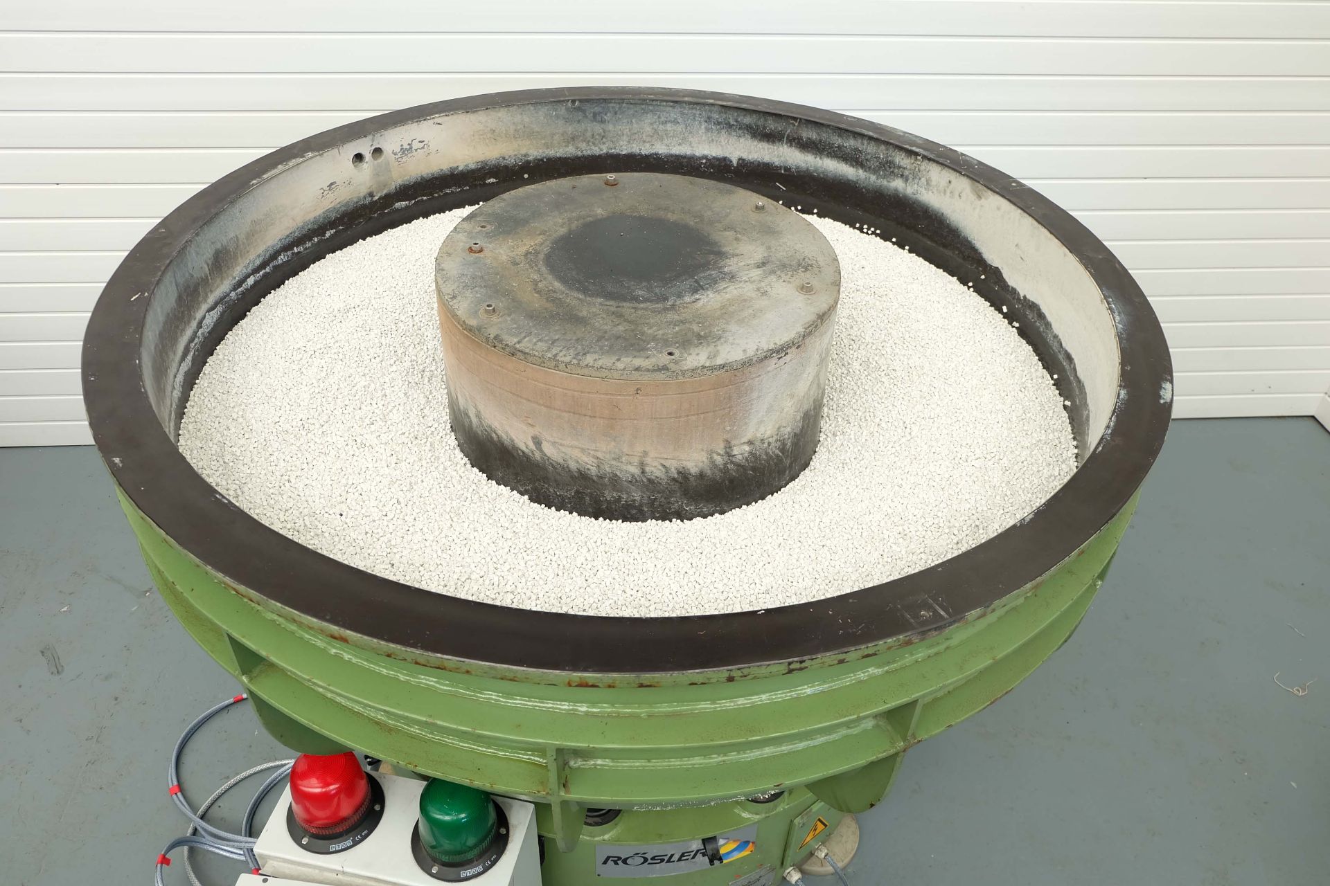 Rosler Type R620 Vibratory Bowl Type Deburring & Polishing Machine. Volume 620 Litres. Bowl Diameter - Image 3 of 10