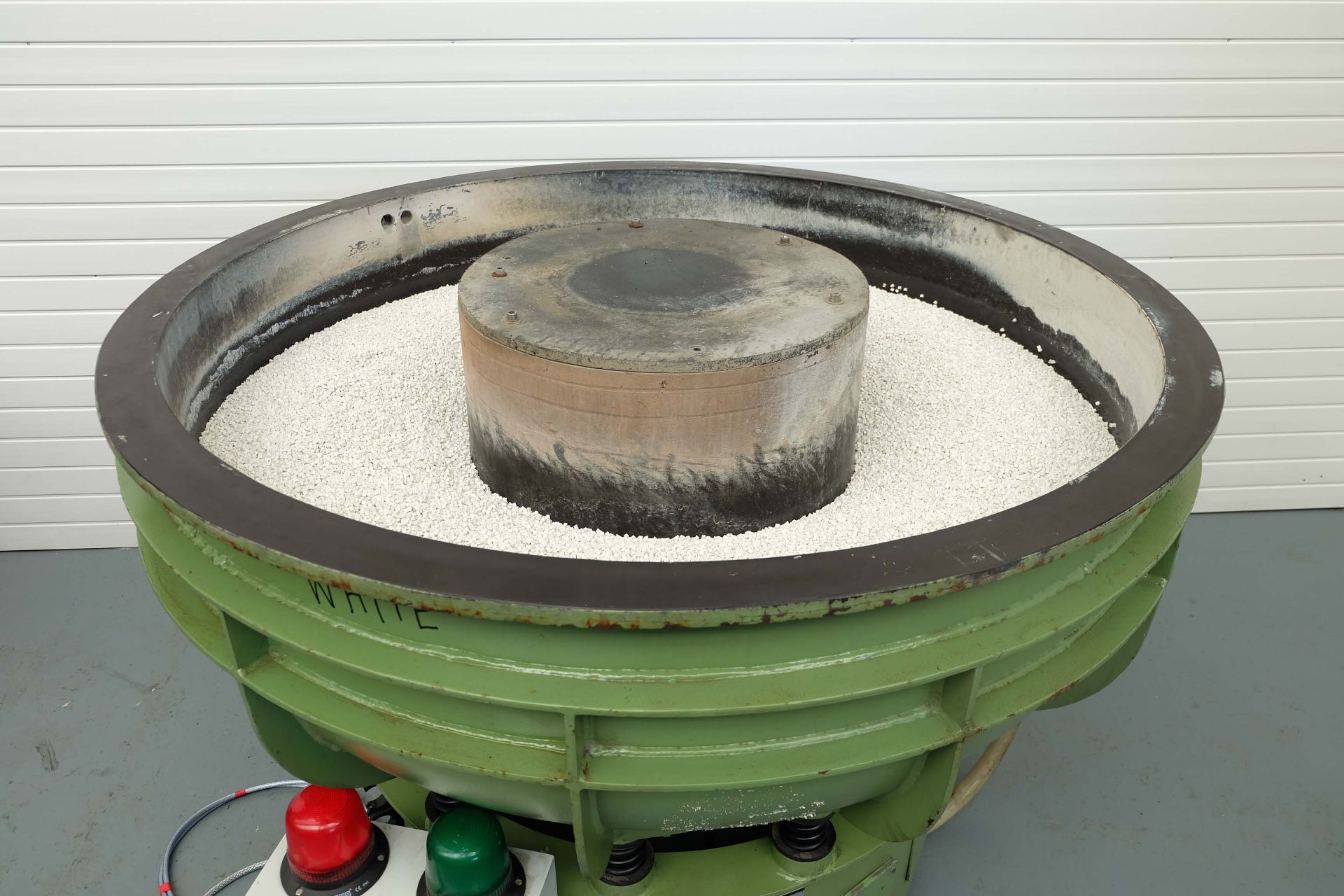 Rosler Type R620 Vibratory Bowl Type Deburring & Polishing Machine. Volume 620 Litres. Bowl Diameter - Image 2 of 10