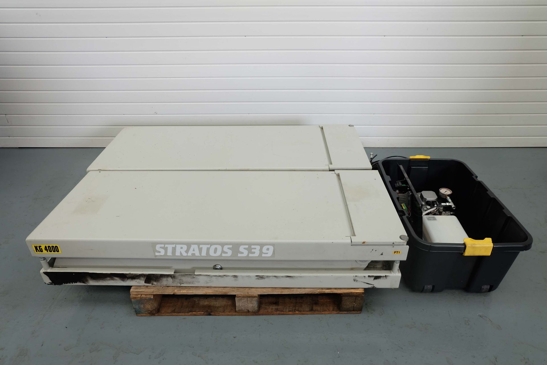 Strators S39 (OMA 530C) Electro-Hydraulic Car Lifts. Lift Capacity 4 Ton.