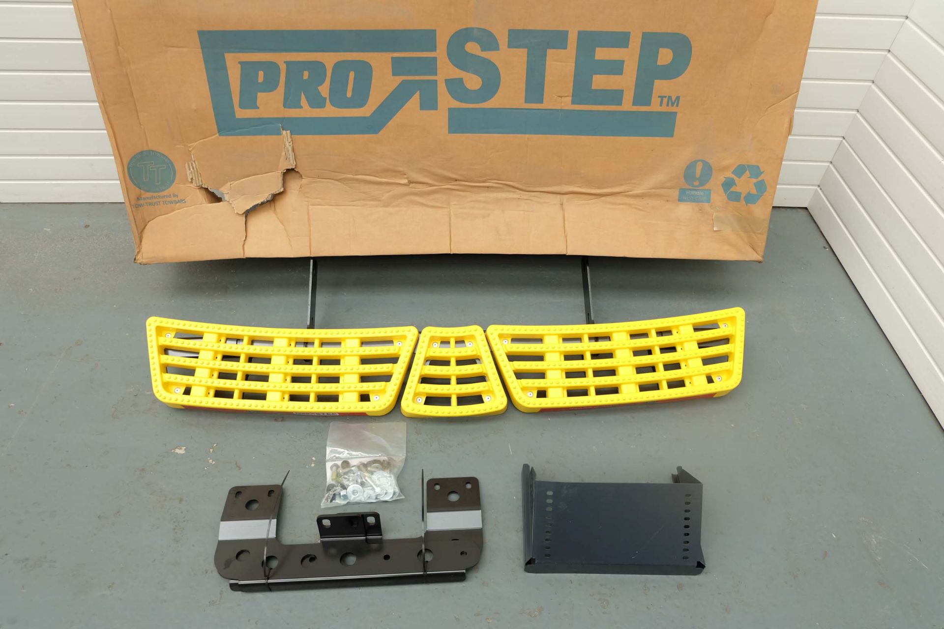 Tow-Trust Pro Step Model PRO-TFD8-NT-Y Rear Van Step.