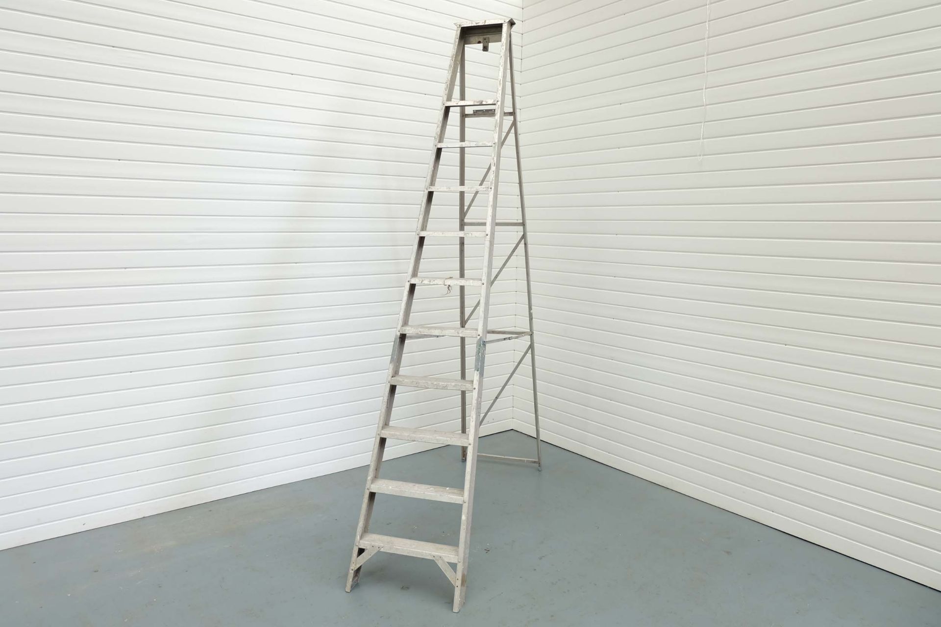 Aluminium 11 Step Heavy Duty Step Ladders. Maximum Height: 2900mm. - Image 2 of 4