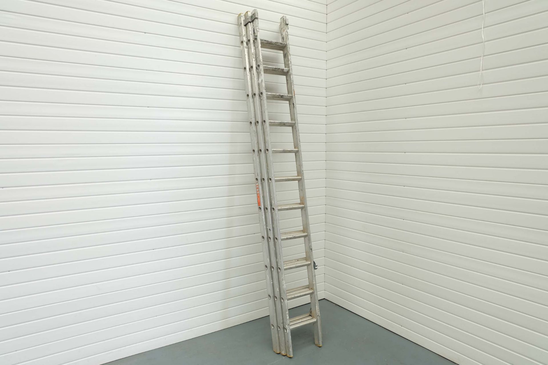 LFI Aluminium Triple Section Extension Ladder. Minimum Length: 3000mm. Extended Length: 7000mm. Weig - Image 2 of 6