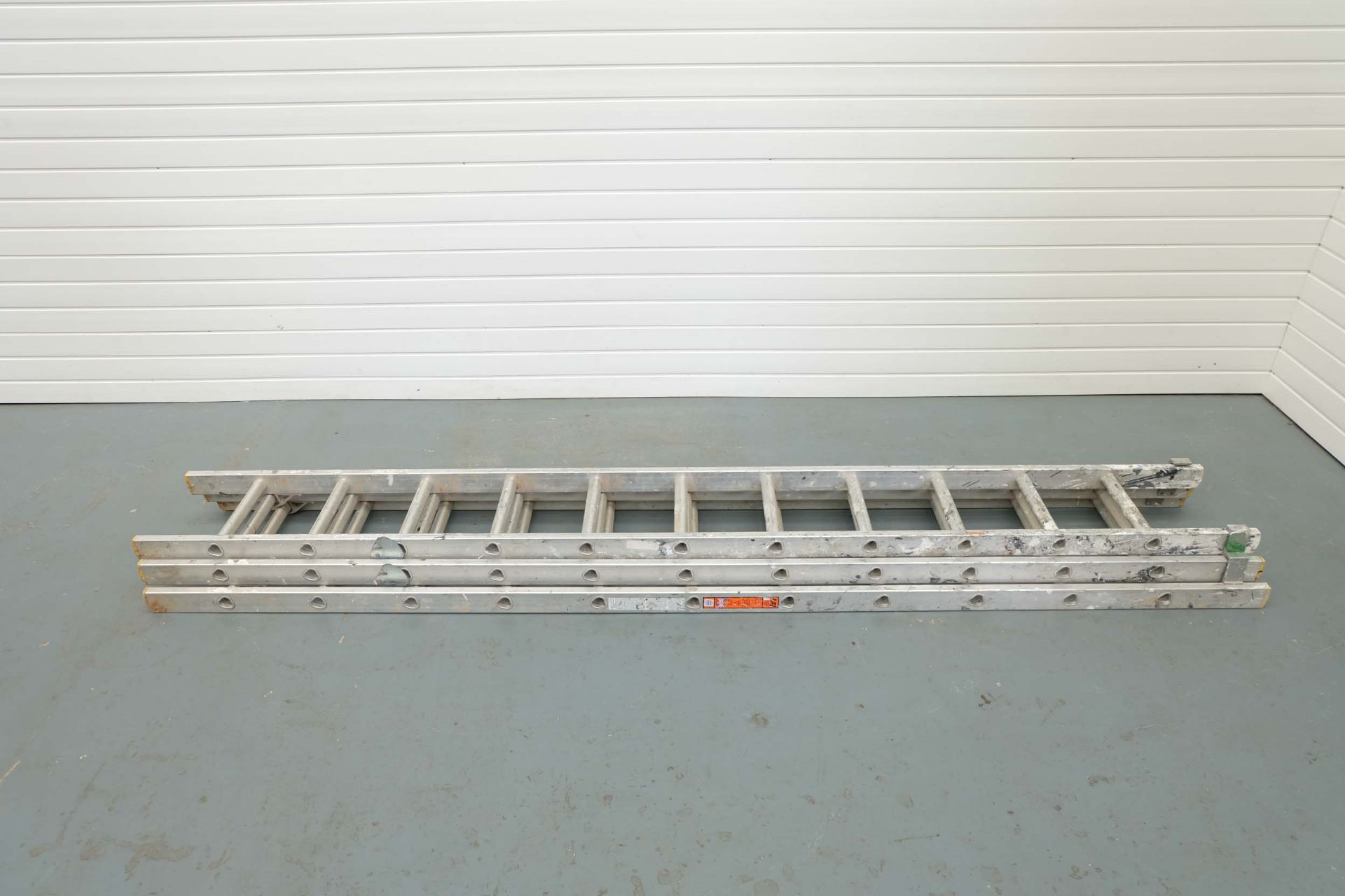 LFI Aluminium Triple Section Extension Ladder. Minimum Length: 3000mm. Extended Length: 7000mm. Weig