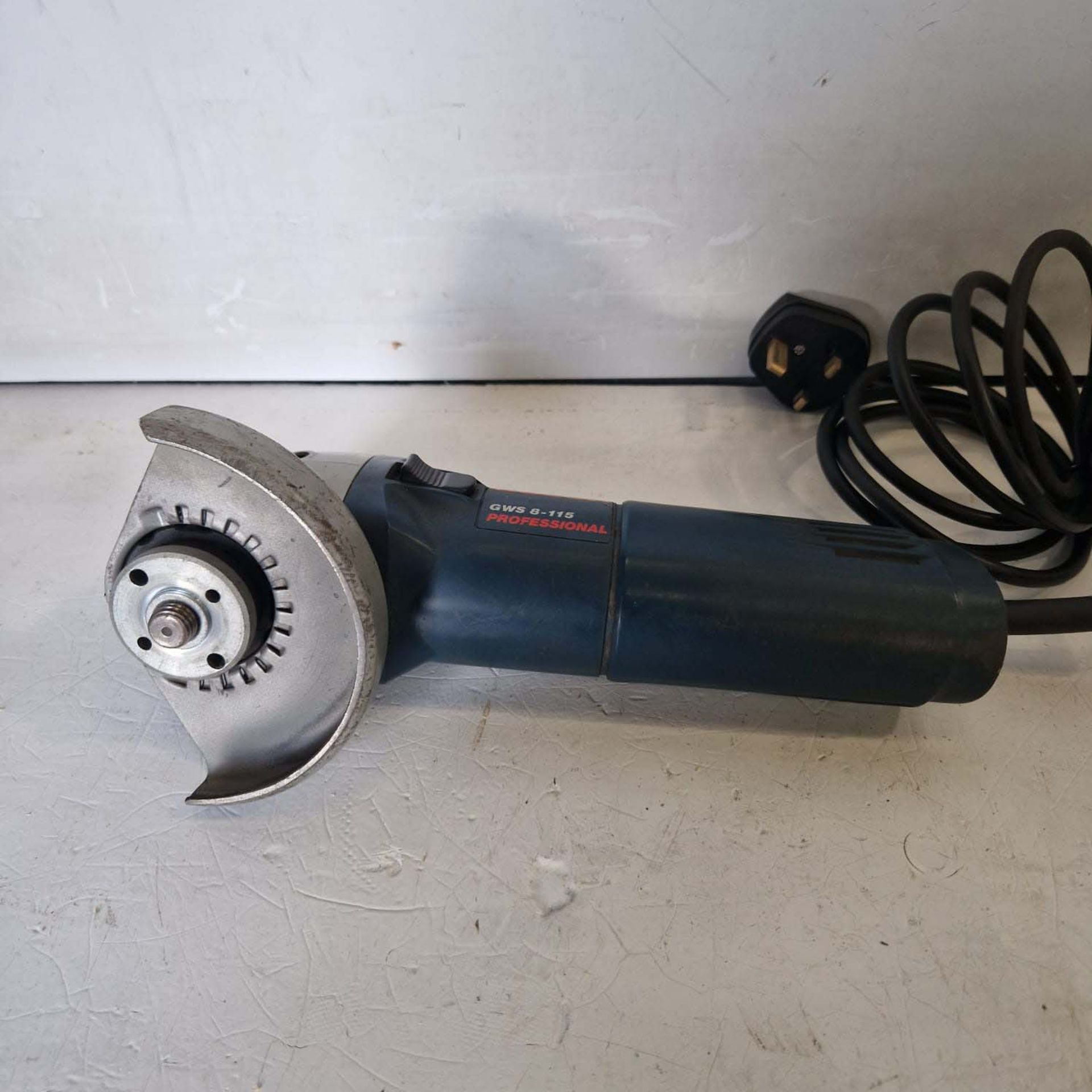 Bosch Model GWS 8-115 Professional Angle Grinder. 115mm Dia x 14mm. 230Volt. 800Watts. - Image 2 of 4