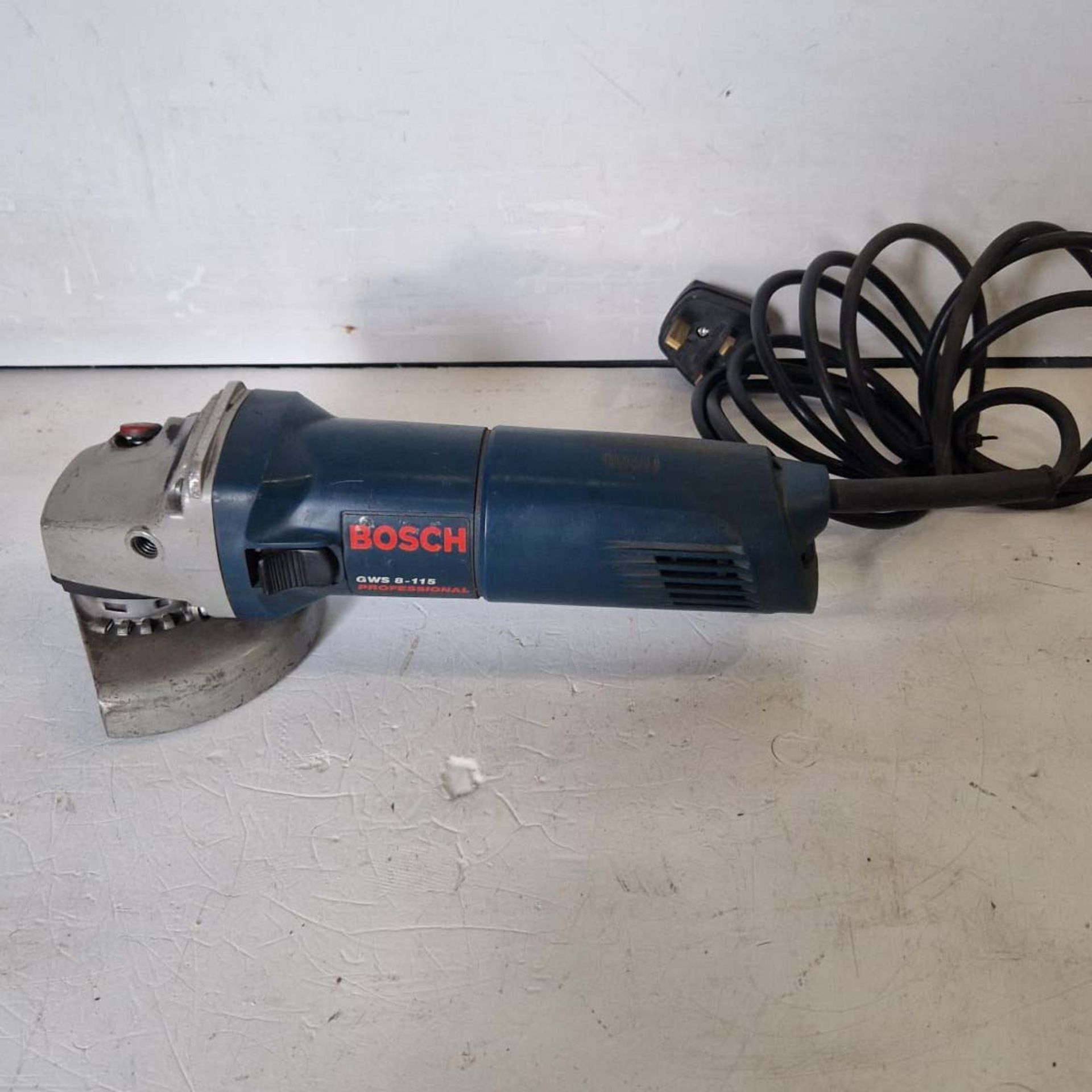 Bosch Model GWS 8-115 Professional Angle Grinder. 115mm Dia x 14mm. 230Volt. 800Watts.