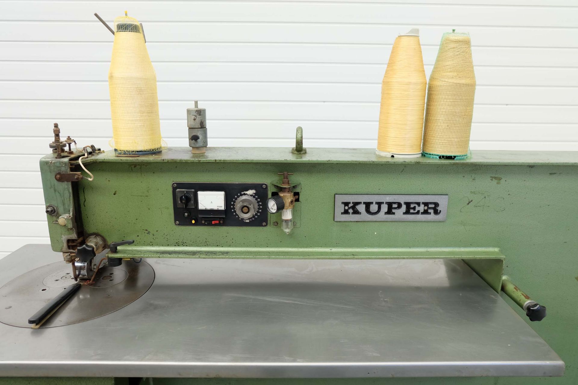 Kuper FW Veneer Splicing Machine. Veneer Thickness: 0.4mm - 2mm. Throat Depth: Table Size: Please No - Image 3 of 9
