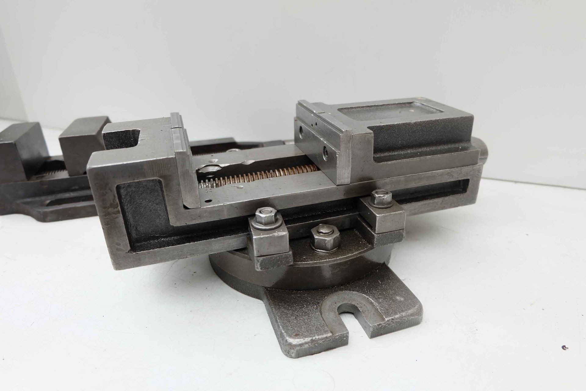 2 x Machine Vices. 1 x 4" on Swivel Base and 1 x 3 1/2" x 7" Opening. - Image 2 of 7