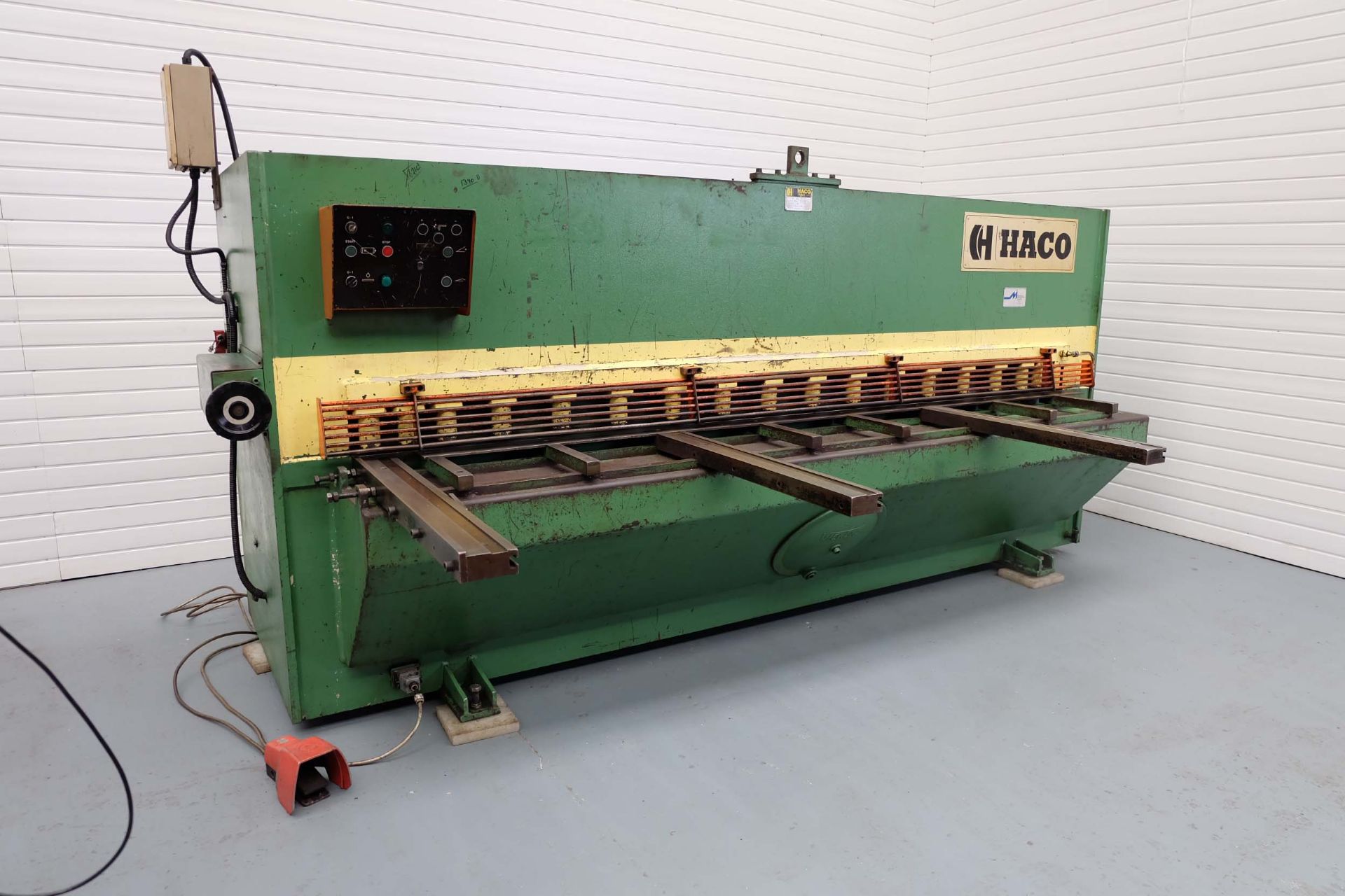 Haco Type TS 306 Hydraulic Guillotine. Capacity 6mm x 3050mm. With Squaring Arm & Front Supports.