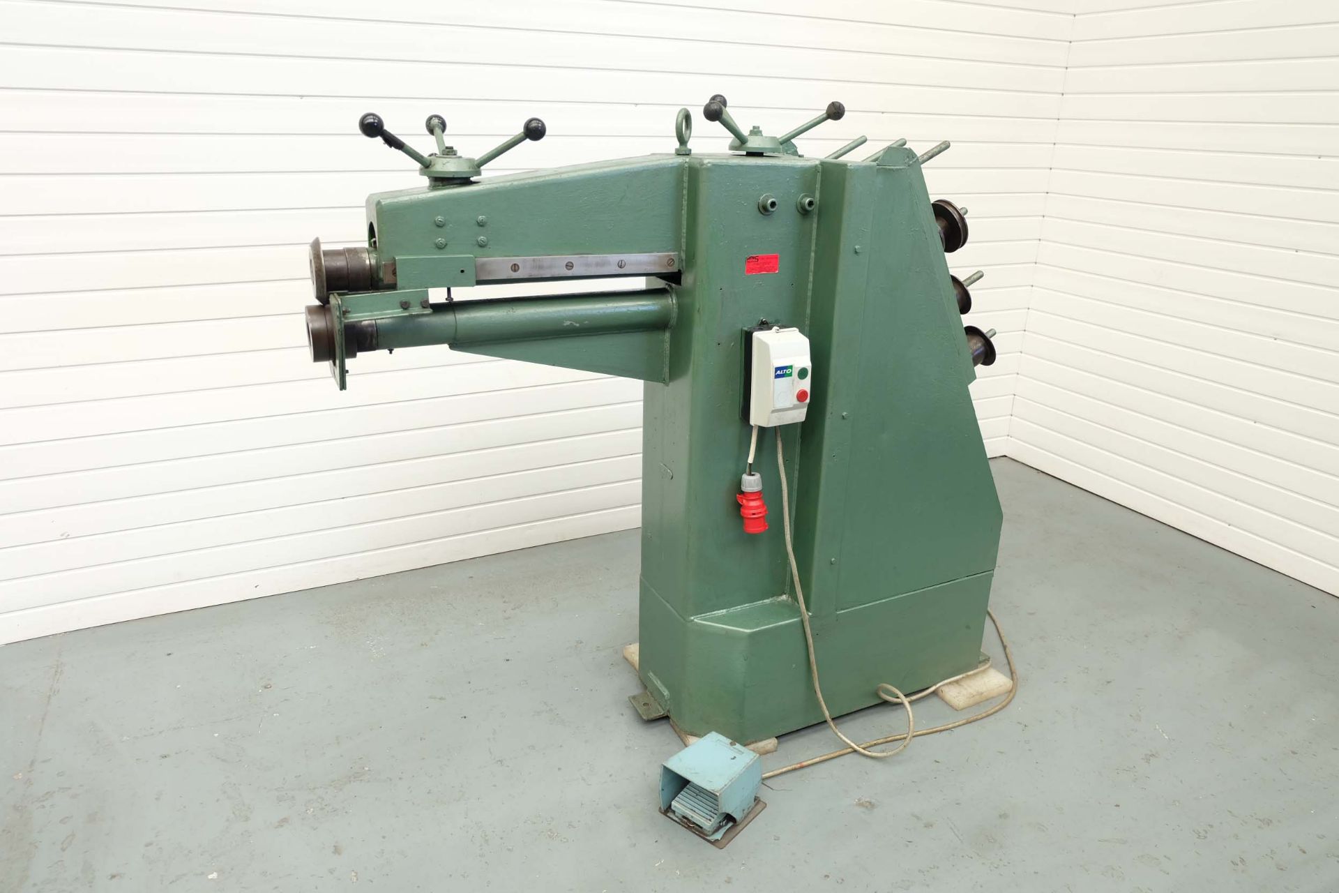 Power Swaging Machine. Throat 700mm. Spindle Size: 32mm Diameter. With Tooling & Foot Control.