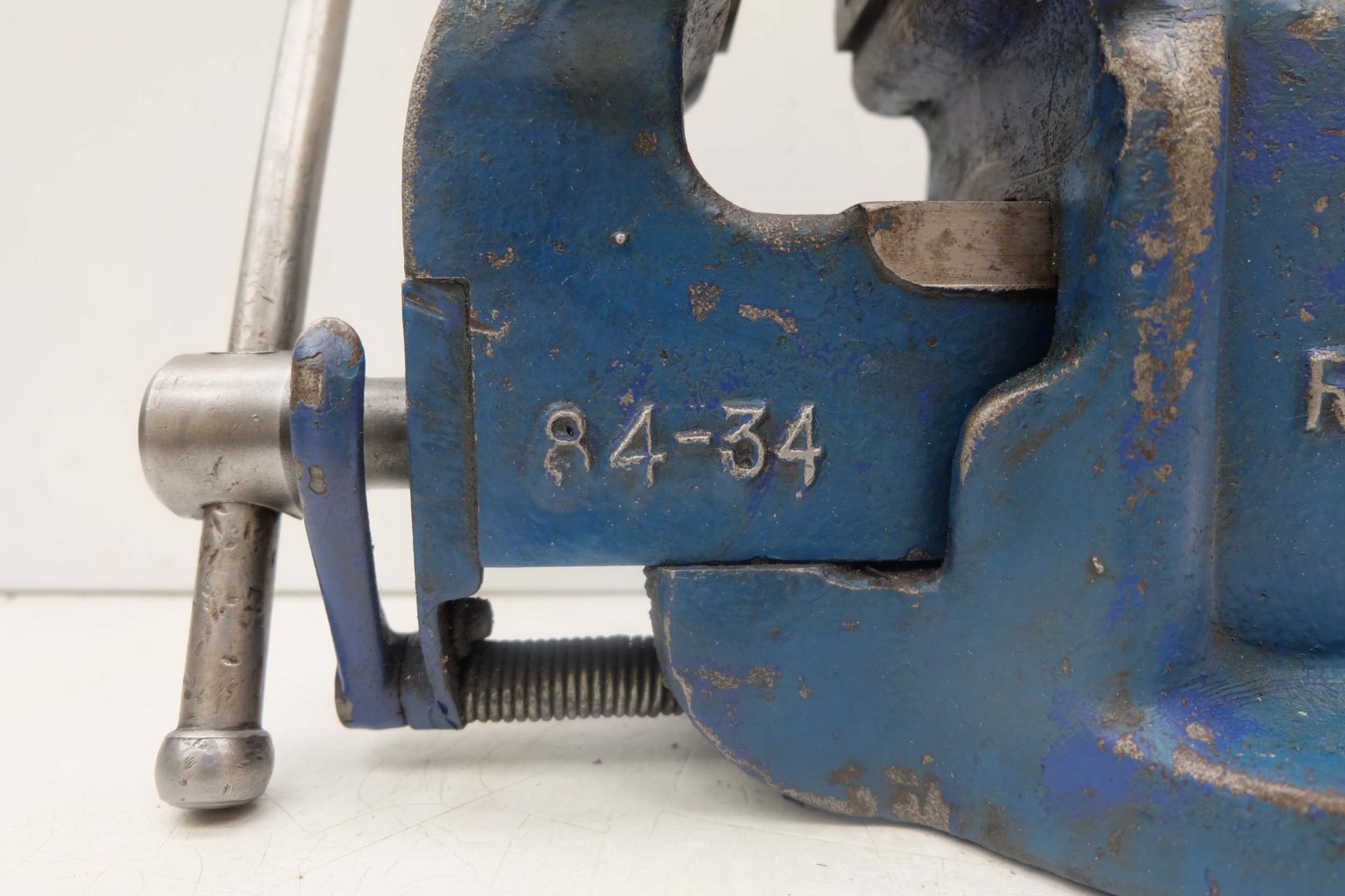 Record 84 - 34 Engineers Bench Vice. Width of Jaws 4 1/2". Maximum Opening 6". With Quick Release. - Image 3 of 6