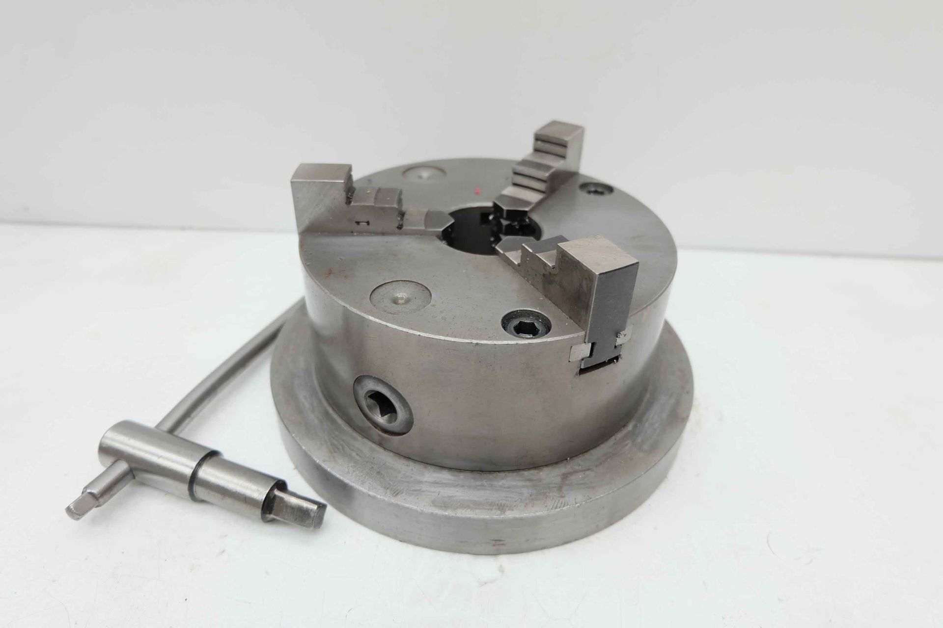 160mm Dia Three Jaw Chuck. Hole Through Chuck 46mm. Fixed To Base Plate For Magnetic or Clamping Dow