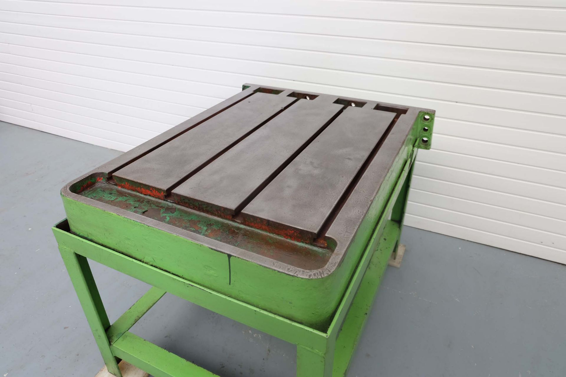 Tee Slotted Bolt On Table. Size 1300mm x 925mm. Thickness: 190mm.With Coolant Trough.On Steel Stand. - Image 3 of 8
