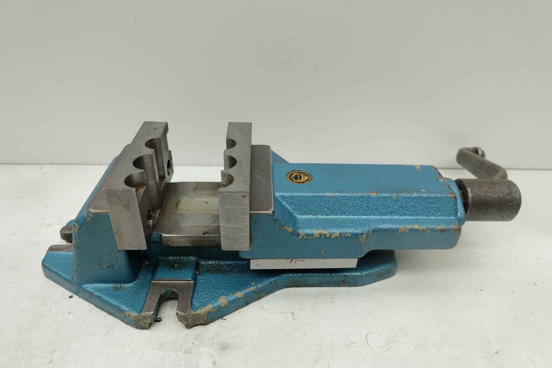 Bison 100mm Machine Vice. Width of Jaws 100mm. Opening of Jaws 100mm.