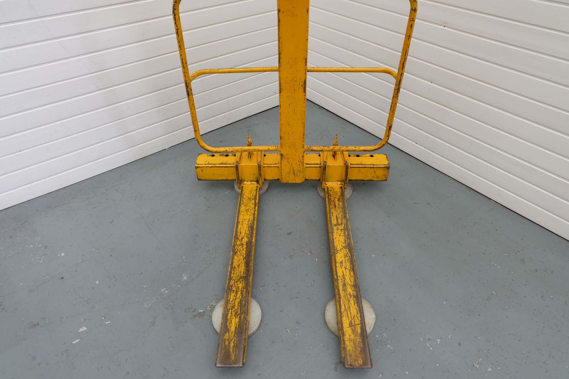 Trenchman Self Balancing Pallet Crane Forks SWL 2000 Kg. - Image 3 of 8