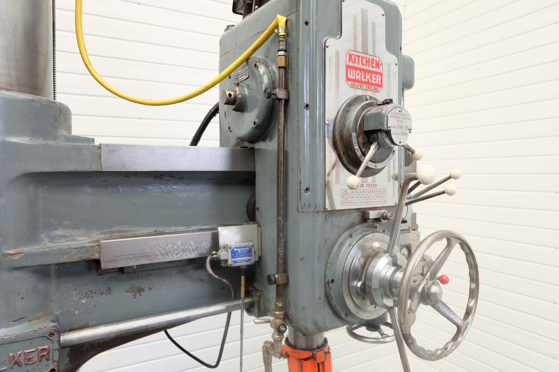 Kitchen-Walker Model 3' 6" E2 Radial Arm Drill. Spindle Taper No.5 Morse. Drilling Capacity 2 1/2" M - Image 3 of 12