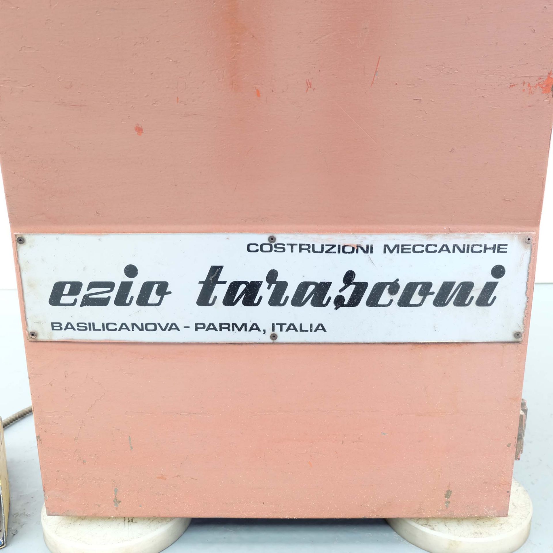 Ezio Tarasconi Model ET-250 Corner Notcher. Capacity 250 x 250mm x 4mm. Cycles Per Min: 60. Motor 3 - Image 4 of 10