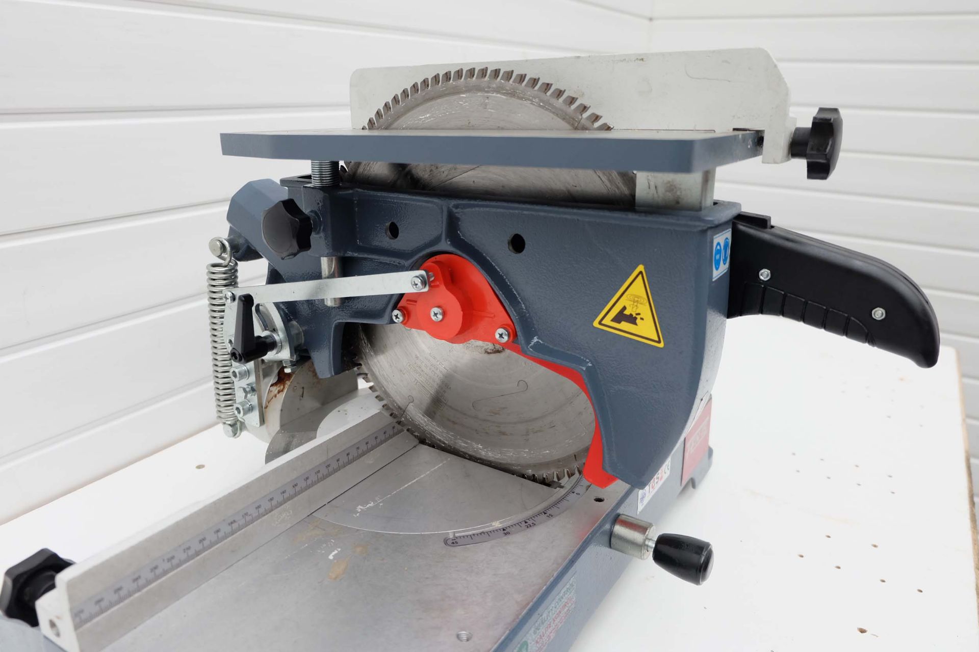 Makina Fen-is 300mm Circular Pull Down Saw. Double Mitre and Tilt. Table Size 340 x 260mm. Max Cutti - Image 6 of 13