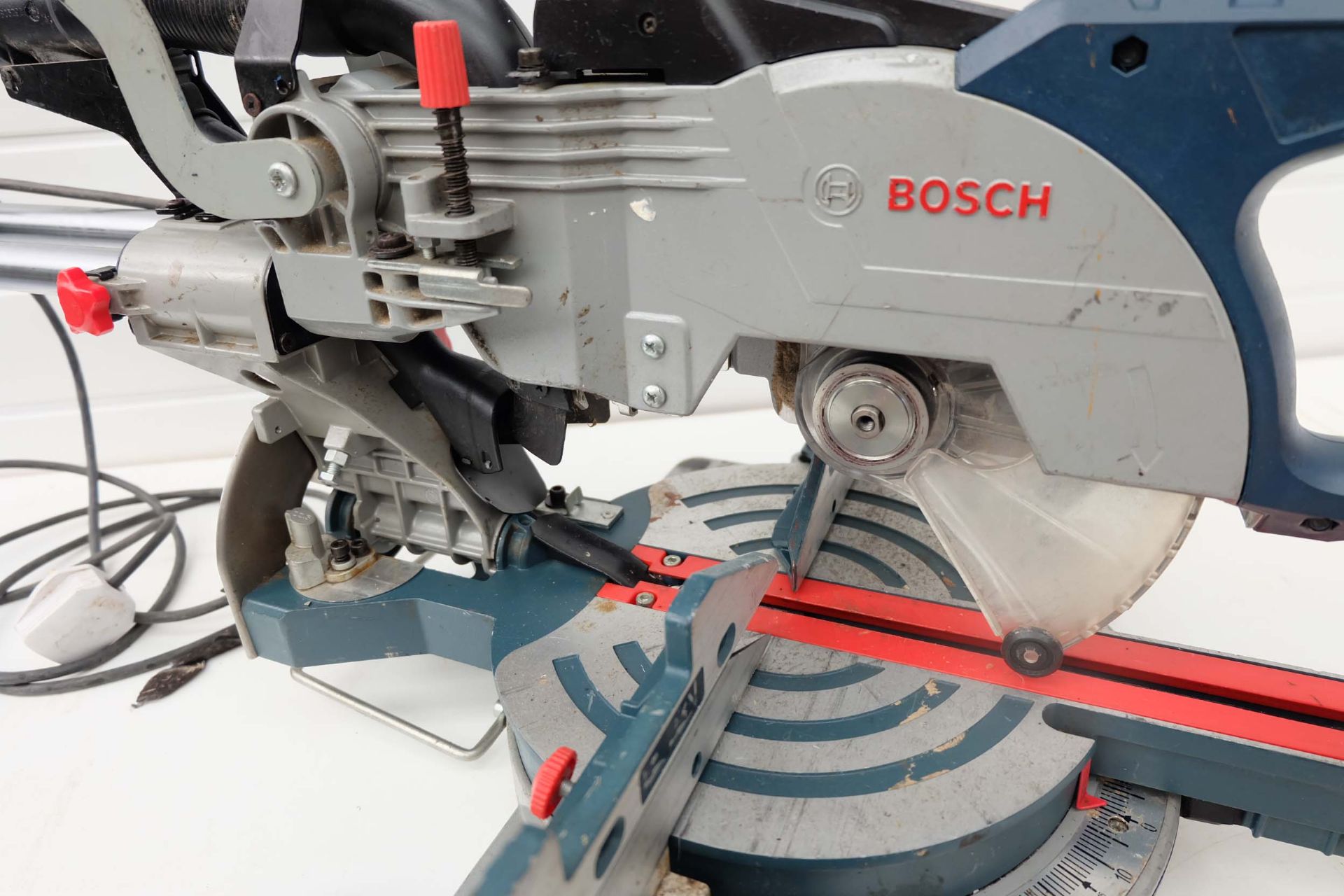 Bosch Professional GCM8SJL Sliding & Swivelling Circular Saw. Blade Capacity 216mm Max. Single Phase - Image 3 of 9