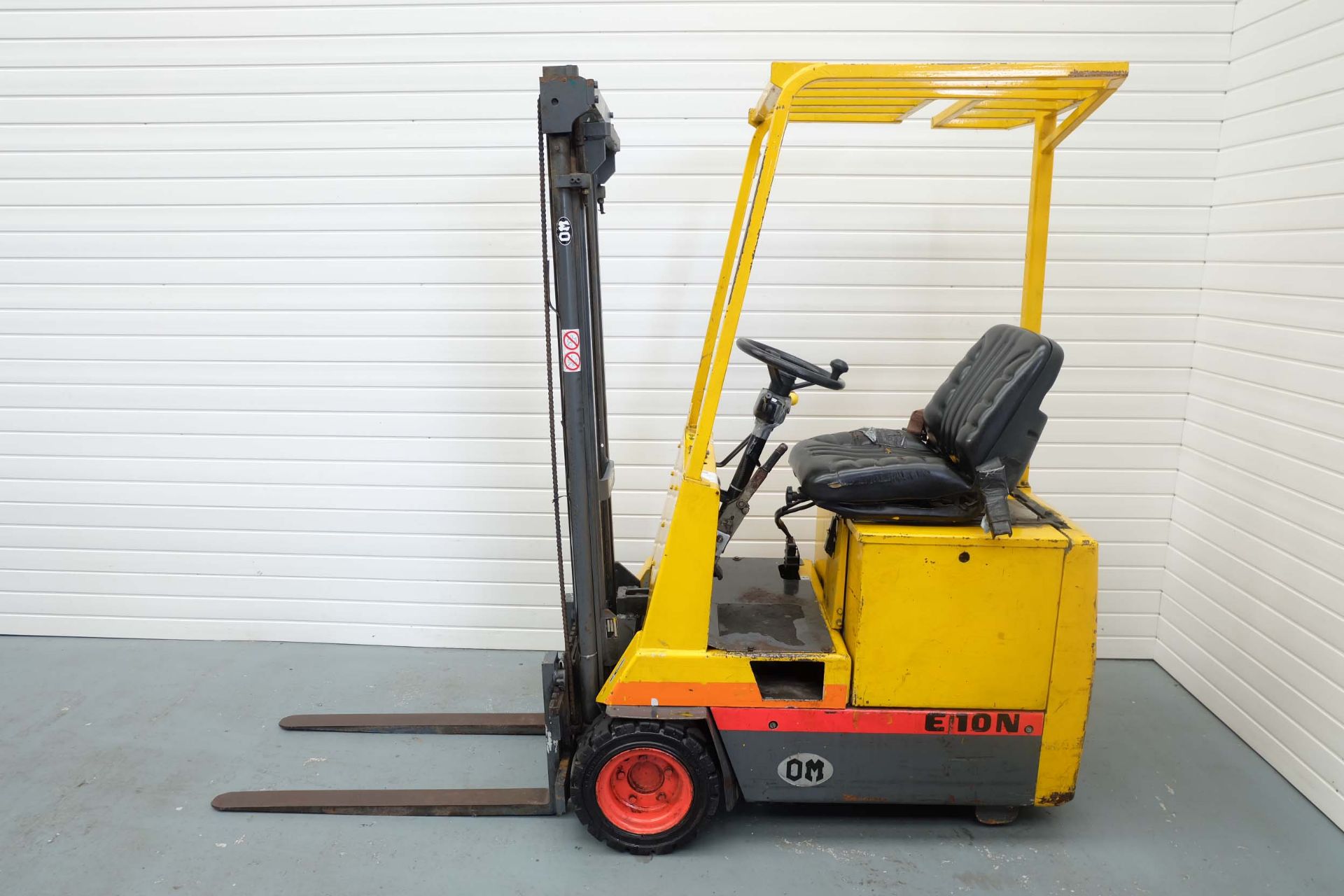 Fiat Model E10 ETI Electric Fork Lift Truck. Lifting Capacity 1000kg. Max Lifting height 3000mm. Wit