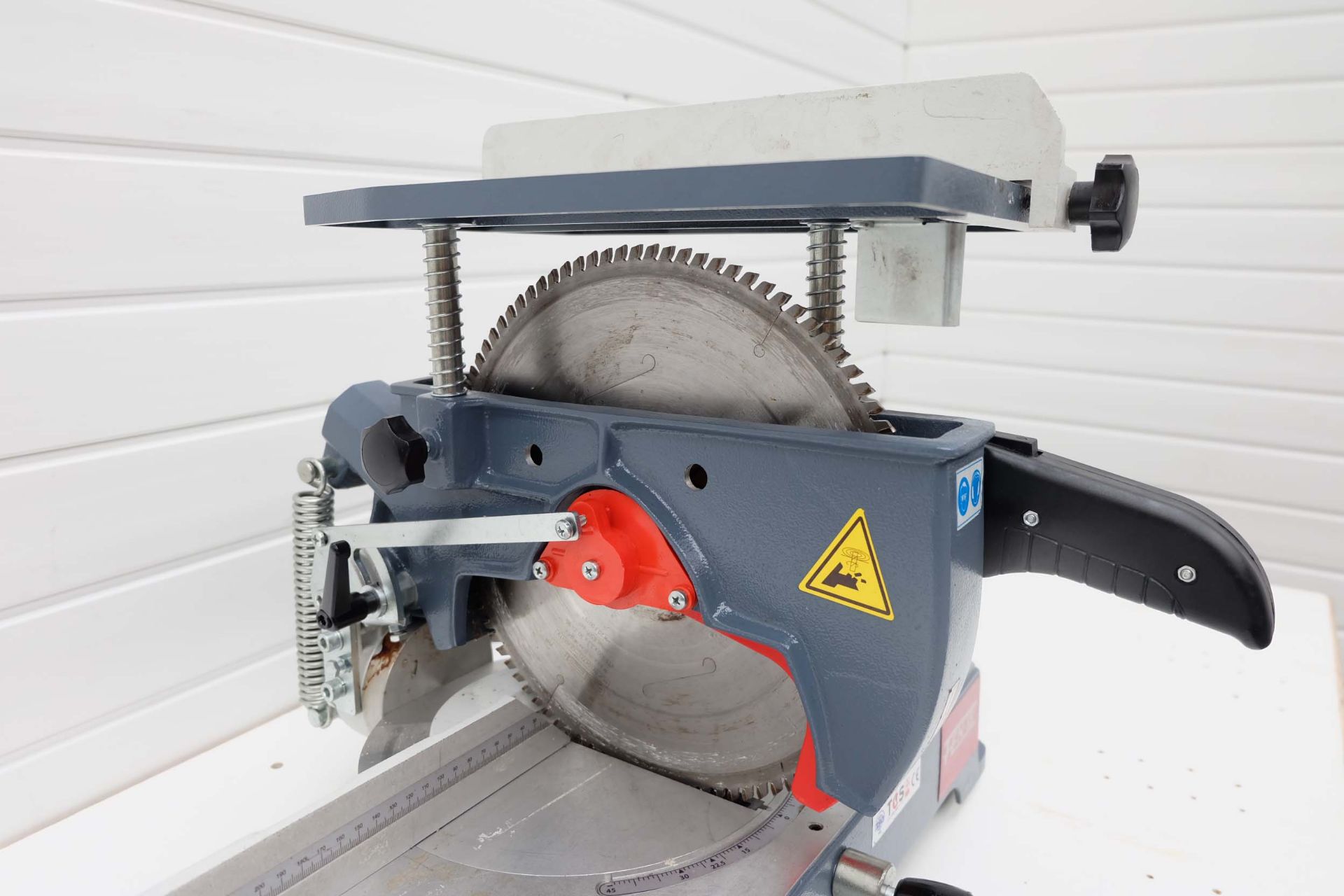 Makina Fen-is 300mm Circular Pull Down Saw. Double Mitre and Tilt. Table Size 340 x 260mm. Max Cutti - Image 7 of 13