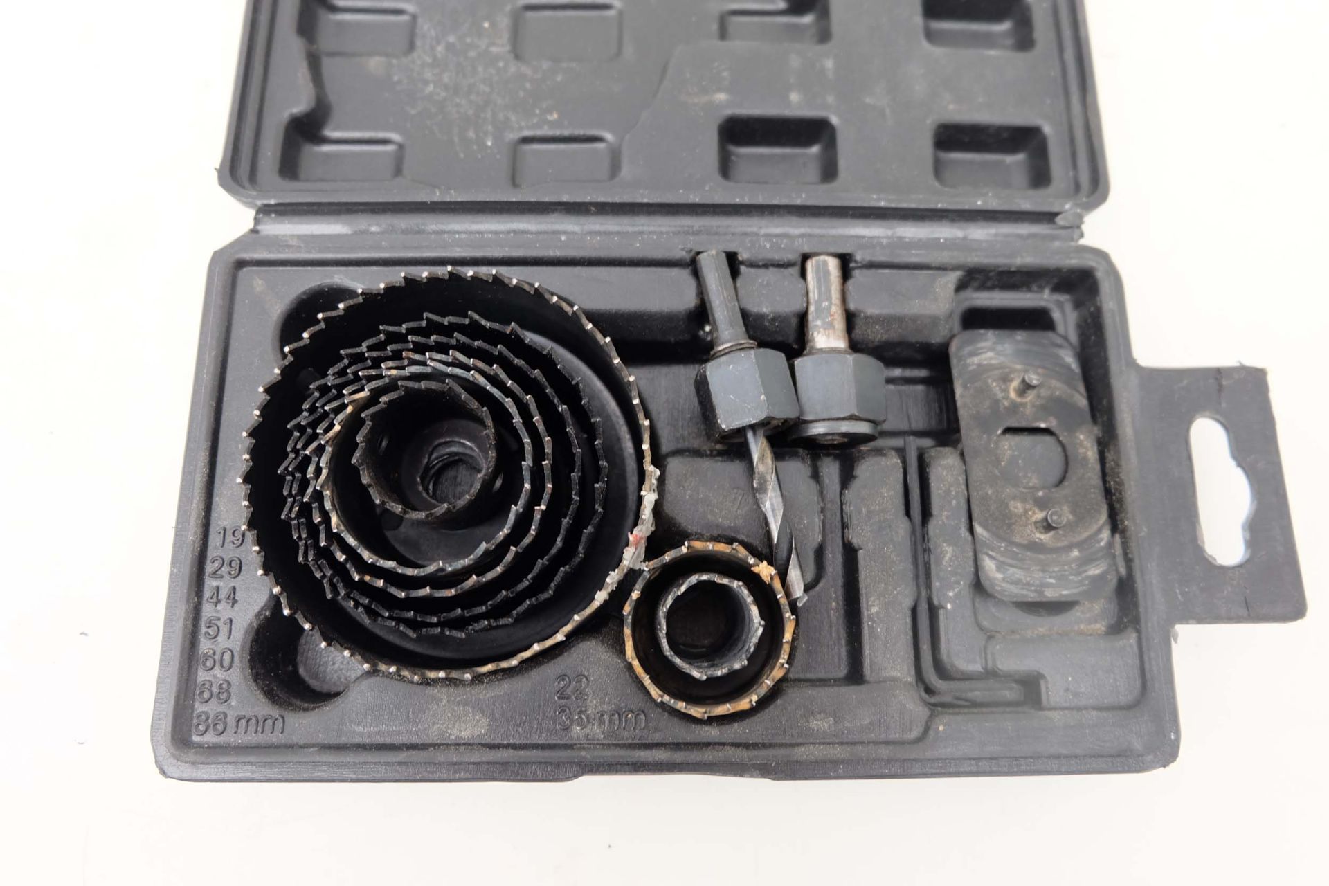 8 Hole Cutters. Sizes 22, 29, 35, 44, 51, 60, 68, 86mm Diameter. In Carry Case.