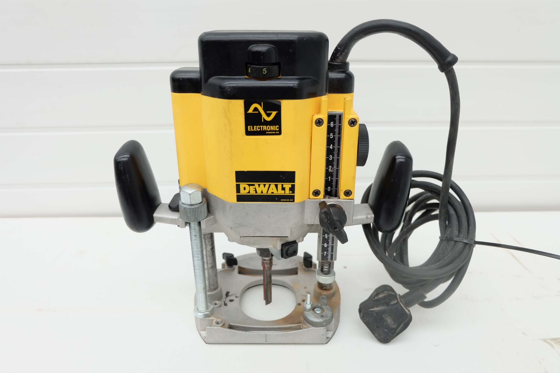 DeWalt Model DW625E Router. Speed 8000-20000rpm. Max Cutter Diameter 50mm. Carriage Stroke 62mm. Sin