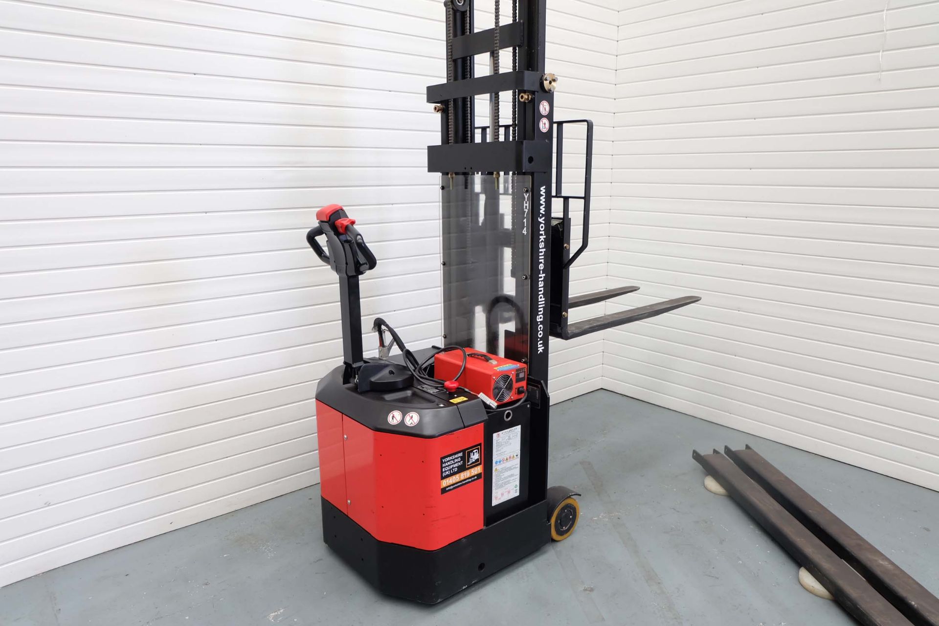 EP Equipment Model ES06-CA Electric Counterbalance Fork Lift Truck. Lifting Capacity 600KG. - Image 5 of 13