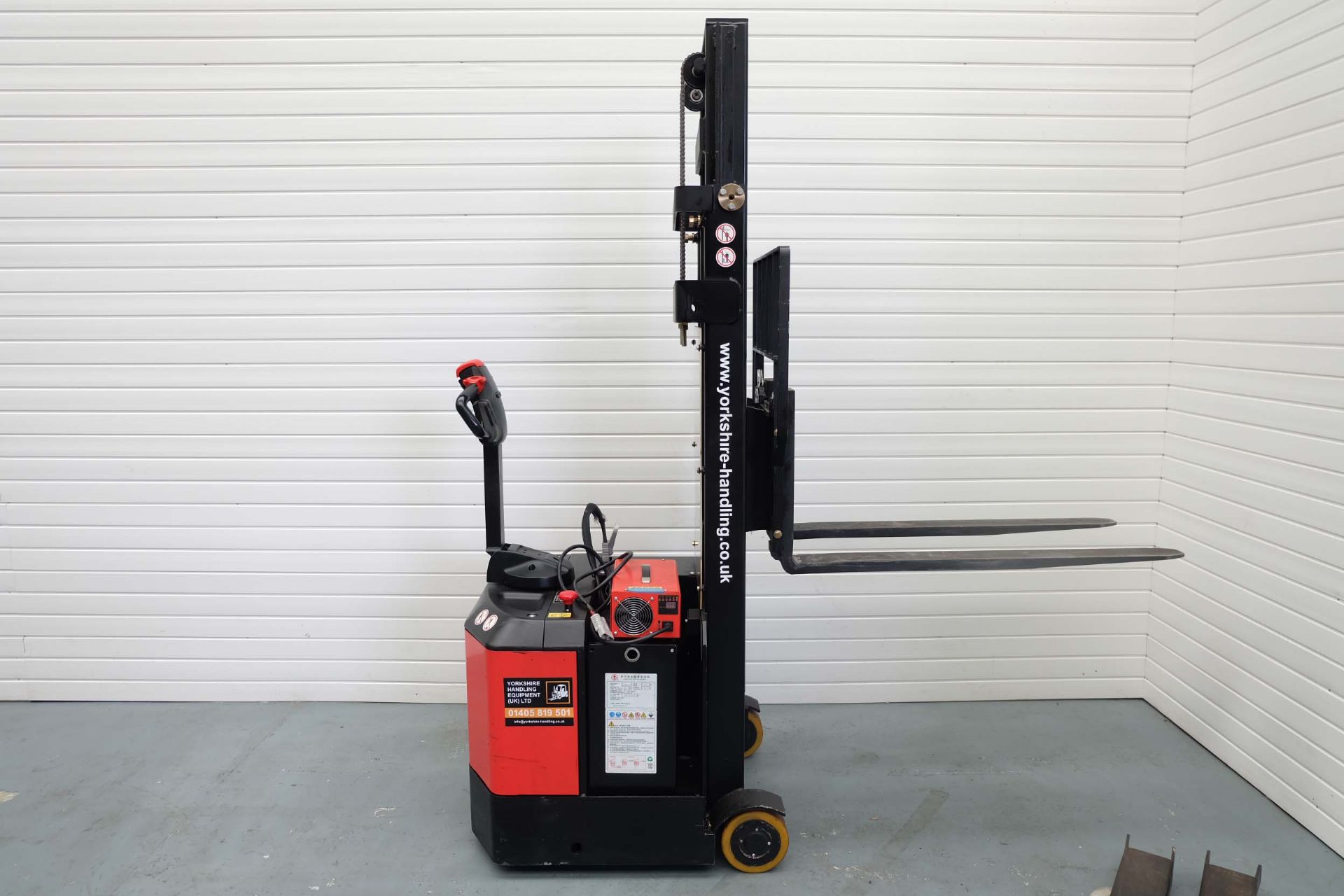 EP Equipment Model ES06-CA Electric Counterbalance Fork Lift Truck. Lifting Capacity 600KG. - Image 2 of 13