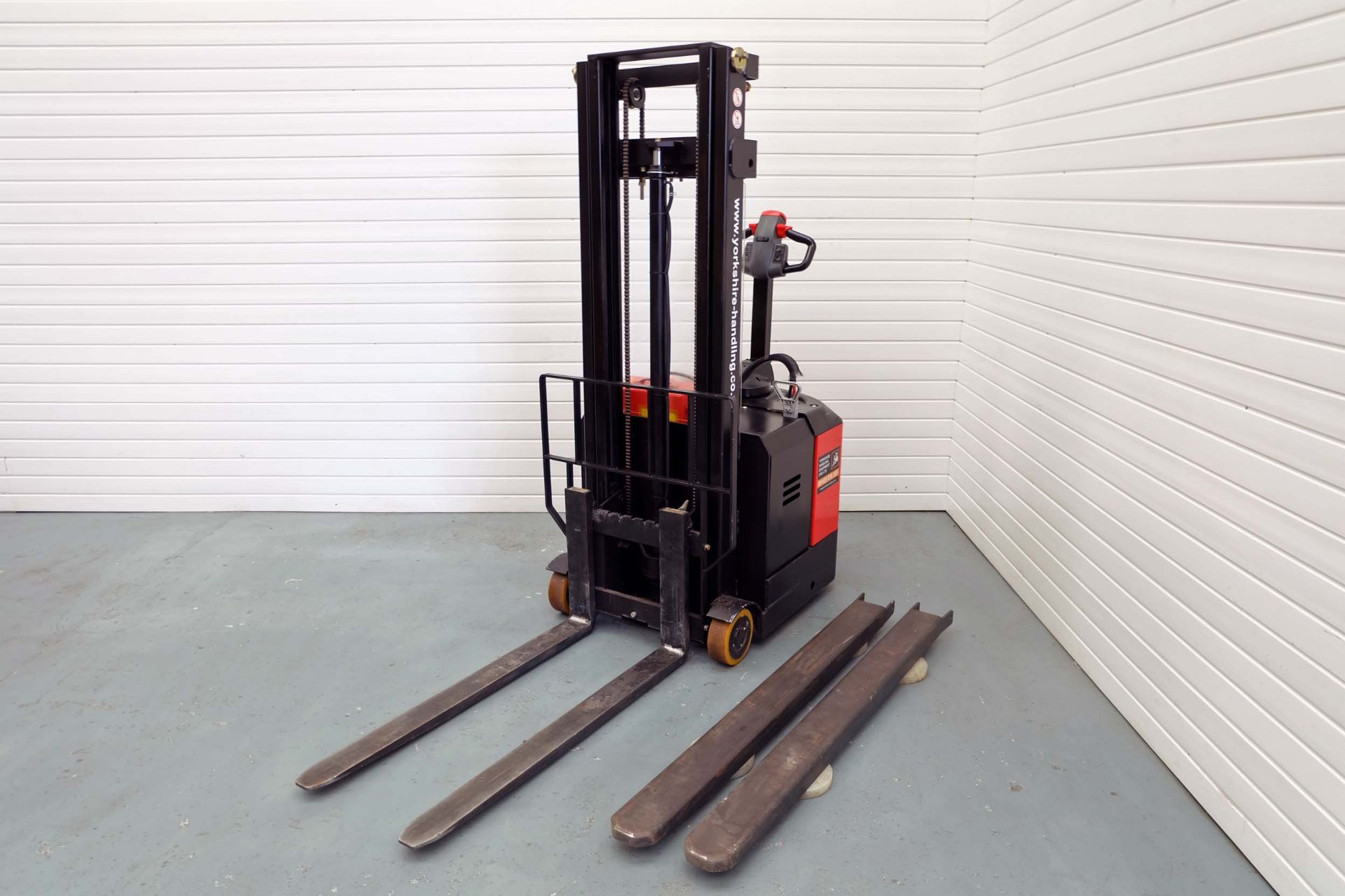 EP Equipment Model ES06-CA Electric Counterbalance Fork Lift Truck. Lifting Capacity 600KG.