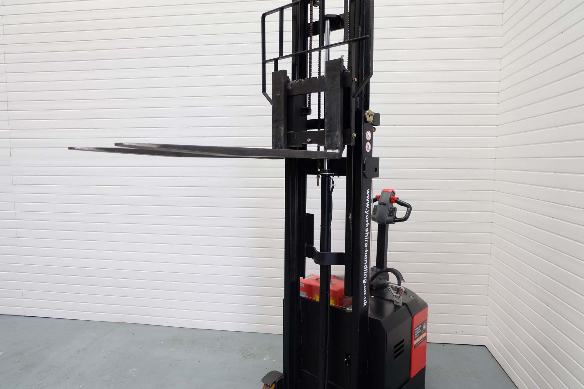 EP Equipment Model ES06-CA Electric Counterbalance Fork Lift Truck. Lifting Capacity 600KG. - Image 3 of 13