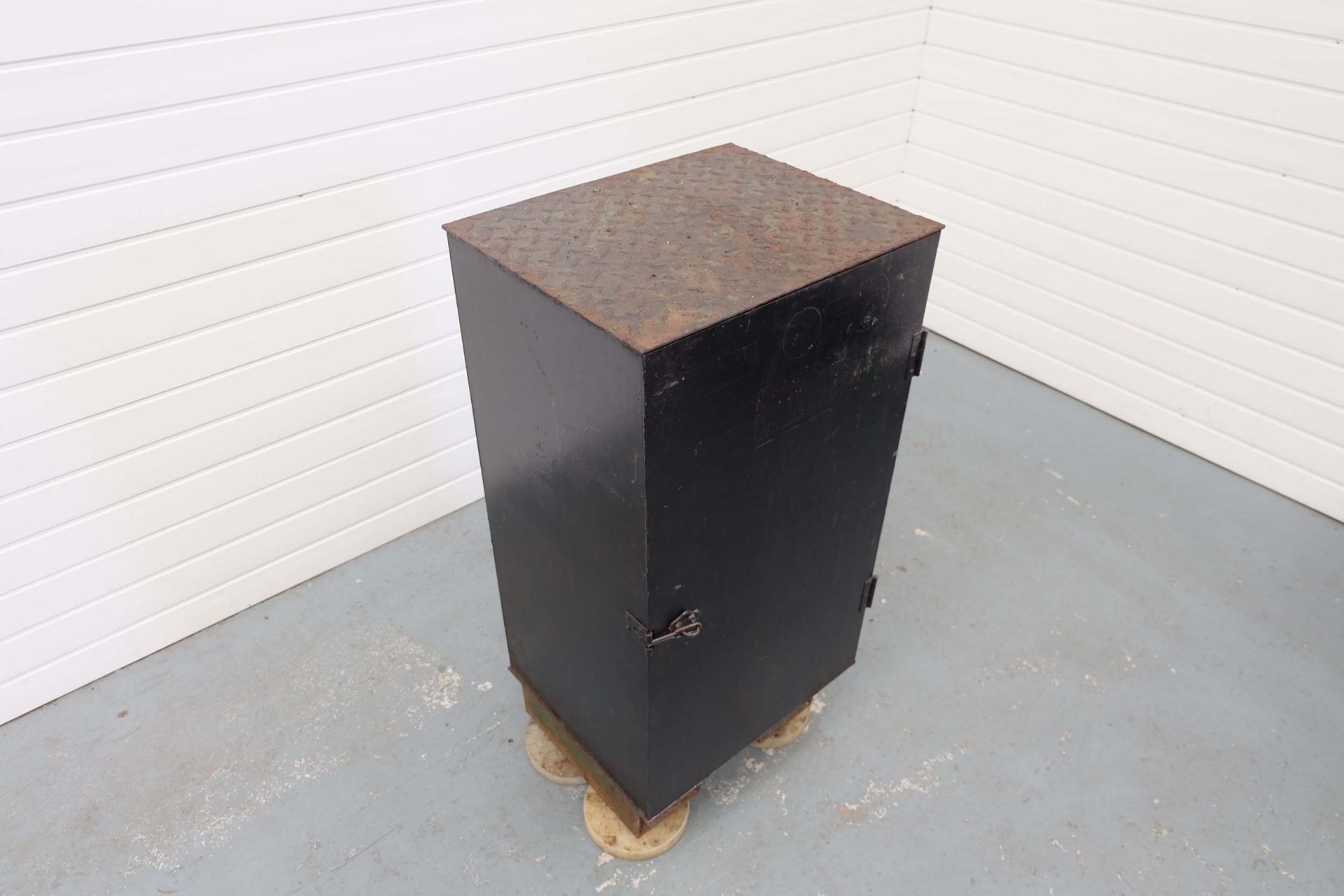 Steel Tool Cabinet. Size 20" x 16" x 34". - Image 2 of 3