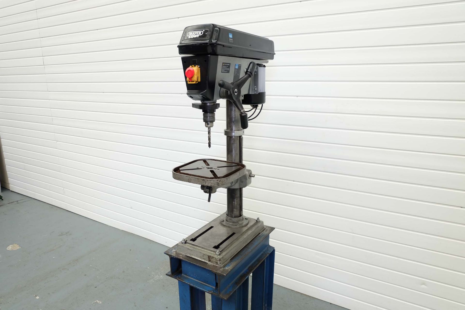 Draper Expert Bench Drill On Steel Stand. Drilling Capacity 19mm. Chuck Capacity 1 -13mm. Spindle Ta